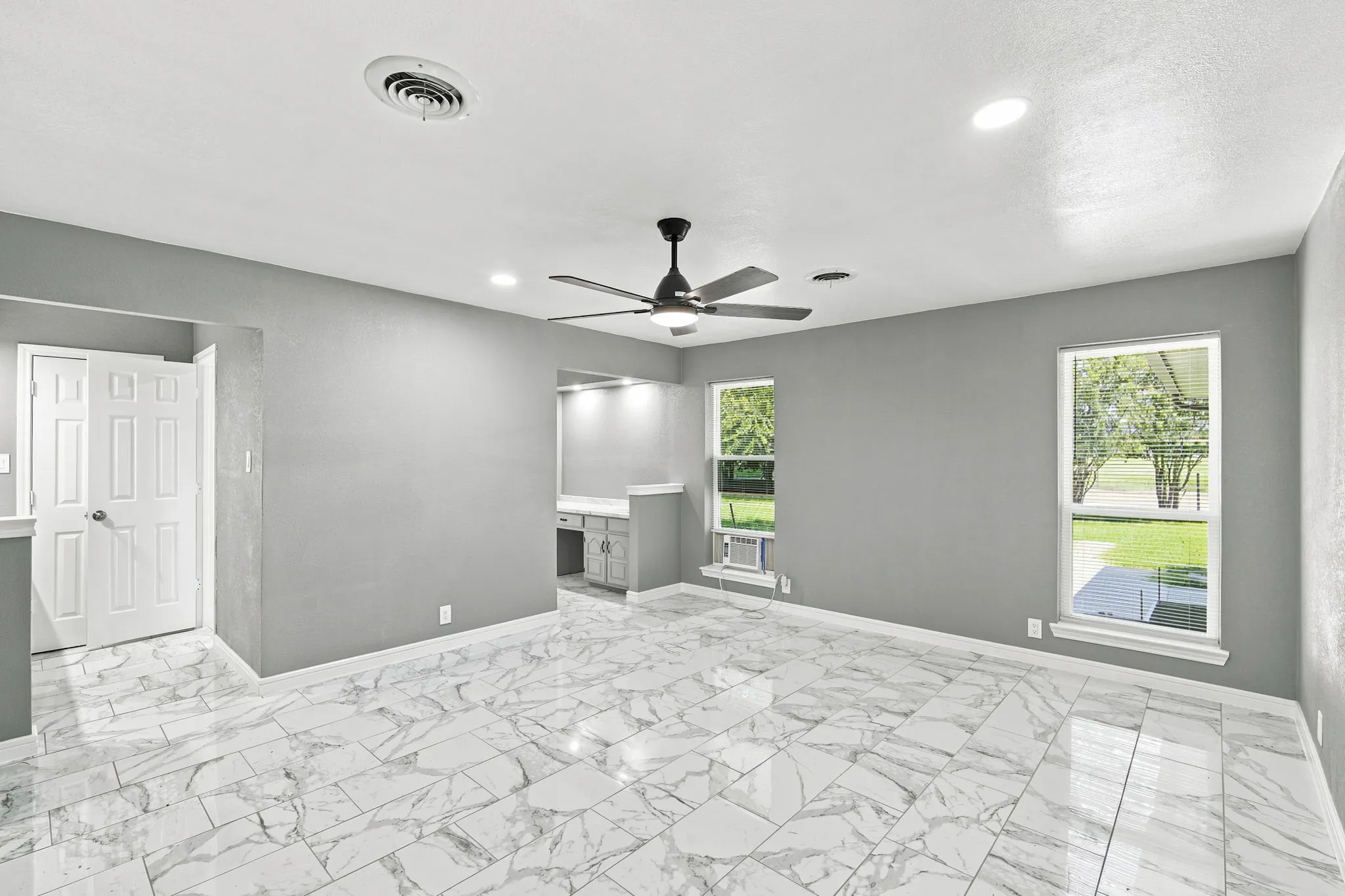 Single Family Residence For Sale in Ellis County , 460 S Fm-55, Italy, Texas 76651, 6 Bedroom, 3 Bathroom, 2 Garage spaces, 2,818 Sqft, built in 1984, mls#21388825, Real Estate Agent in Italy, Homes For Sale in Ellis county, Homes For Sale in Italy, Realtor in Italy Texas, Real Estate Brokerage Independent Realty Texas, Luminita Cordes Realtor
