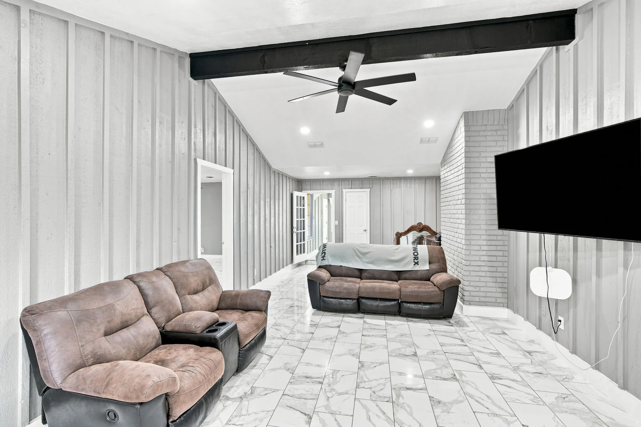 Single Family Residence For Sale in Ellis County , 460 S Fm-55, Italy, Texas 76651, 6 Bedroom, 3 Bathroom, 2 Garage spaces, 2,818 Sqft, built in 1984, mls#21388825, Real Estate Agent in Italy, Homes For Sale in Ellis county, Homes For Sale in Italy, Realtor in Italy Texas, Real Estate Brokerage Independent Realty Texas, Luminita Cordes Realtor