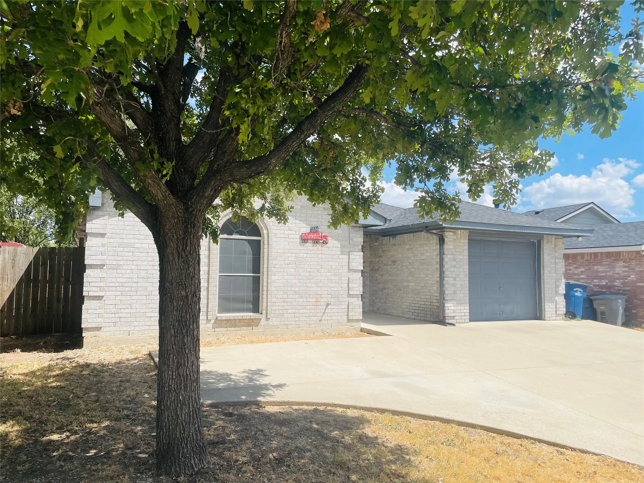Single Family Residence For Rent in Dallas County , 2534 Las Villas Avenue, Dallas, Texas 75211, 4 Bedroom, 2 Bathroom, Garage spaces, 1,550 Sqft, built in 2002, mls#21388824, Real Estate Agent in Dallas, Homes For Rent in Dallas county, Homes For Rent in Dallas, Realtor in Dallas Texas, Real Estate Brokerage Independent Realty Texas, Luminita Cordes Realtor