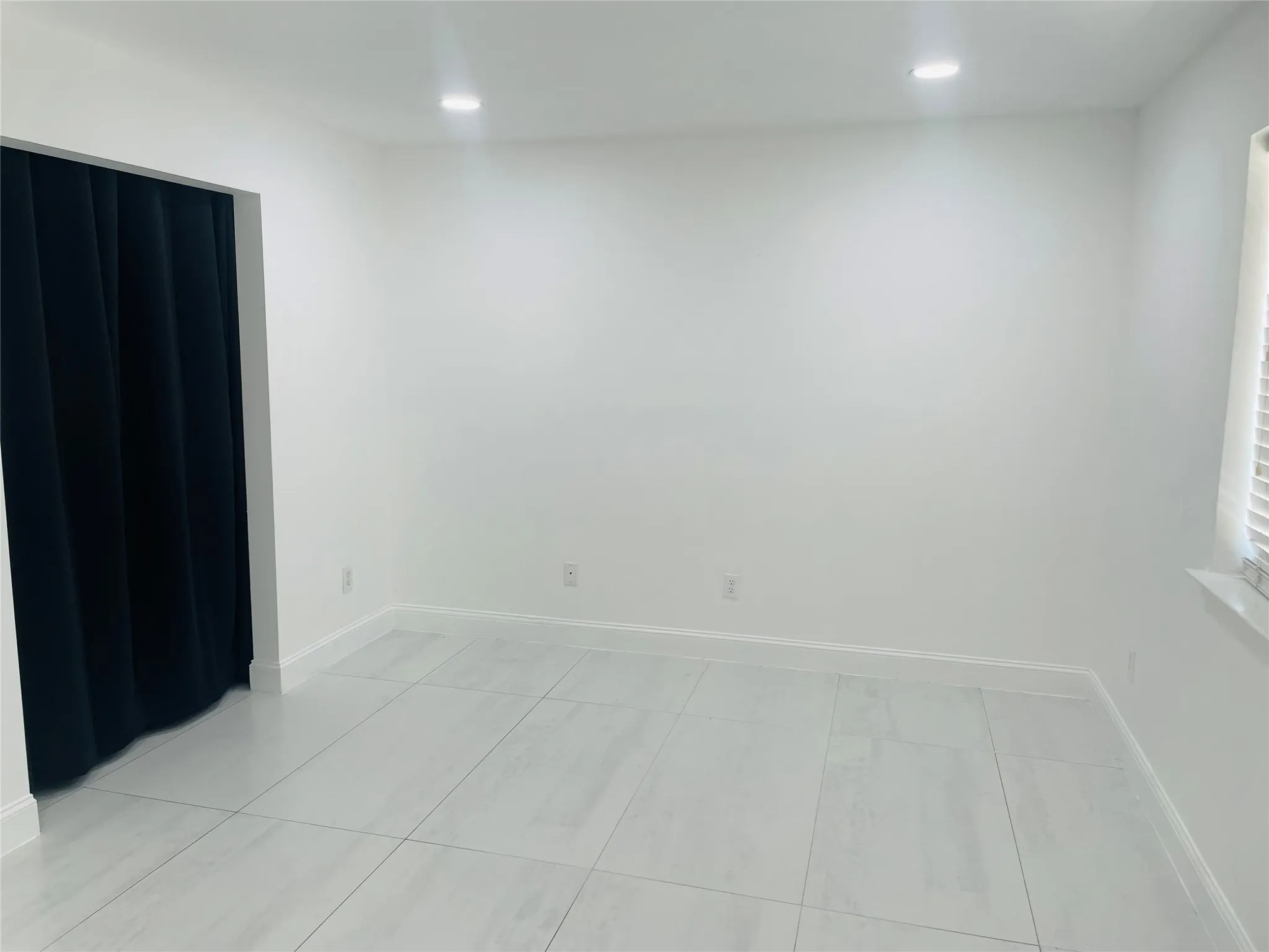 Single Family Residence For Rent in Dallas County , 2534 Las Villas Avenue, Dallas, Texas 75211, 4 Bedroom, 2 Bathroom, Garage spaces, 1,550 Sqft, built in 2002, mls#21388824, Real Estate Agent in Dallas, Homes For Rent in Dallas county, Homes For Rent in Dallas, Realtor in Dallas Texas, Real Estate Brokerage Independent Realty Texas, Luminita Cordes Realtor