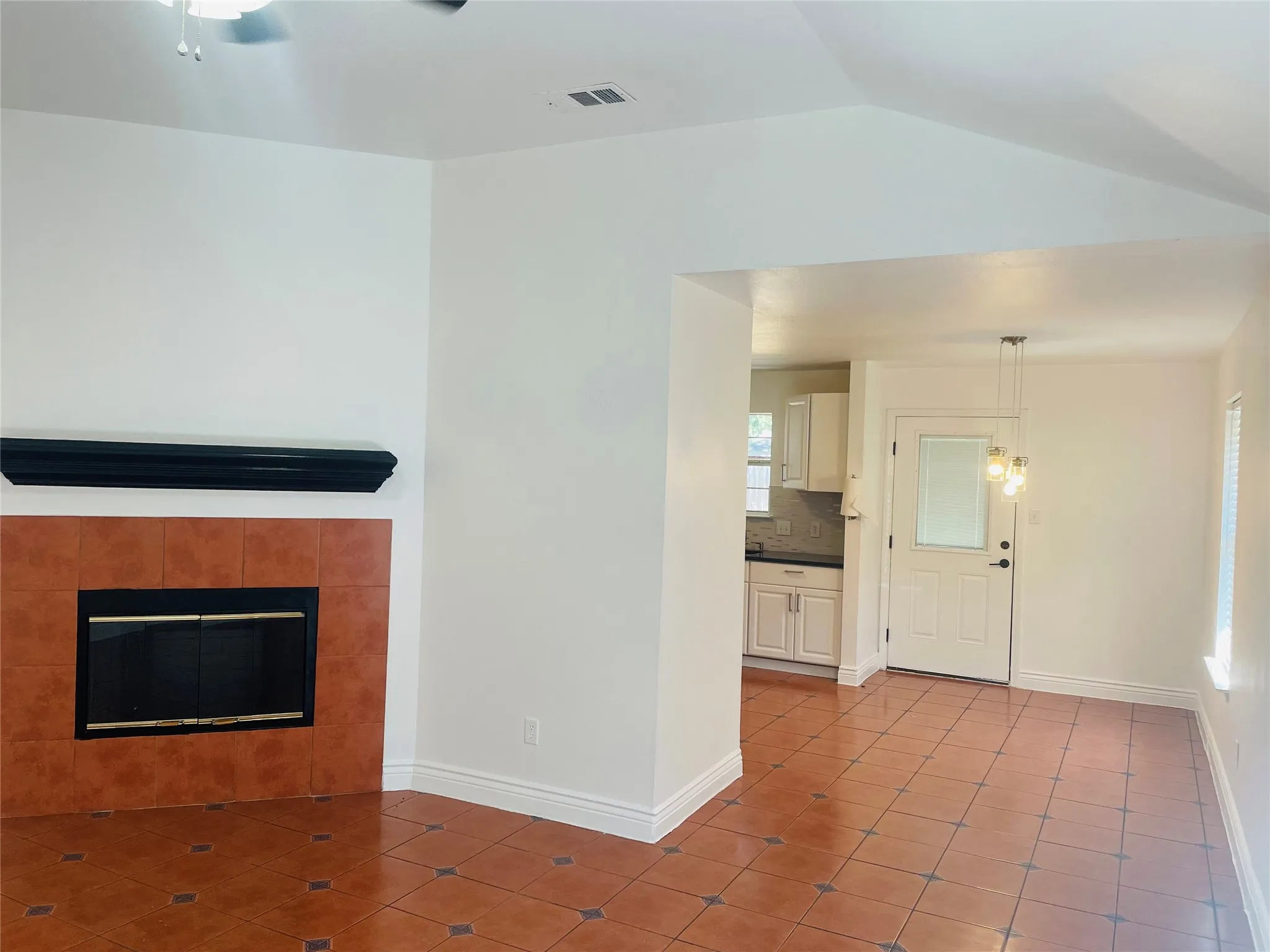 Single Family Residence For Rent in Dallas County , 2534 Las Villas Avenue, Dallas, Texas 75211, 4 Bedroom, 2 Bathroom, Garage spaces, 1,550 Sqft, built in 2002, mls#21388824, Real Estate Agent in Dallas, Homes For Rent in Dallas county, Homes For Rent in Dallas, Realtor in Dallas Texas, Real Estate Brokerage Independent Realty Texas, Luminita Cordes Realtor