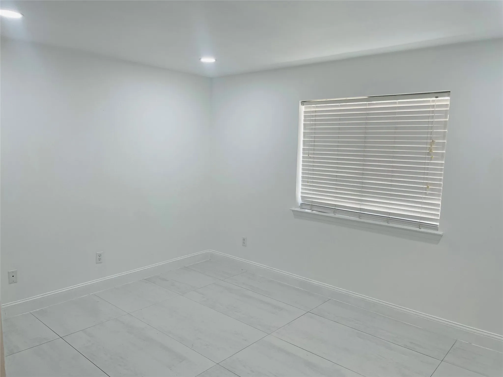 Single Family Residence For Rent in Dallas County , 2534 Las Villas Avenue, Dallas, Texas 75211, 4 Bedroom, 2 Bathroom, Garage spaces, 1,550 Sqft, built in 2002, mls#21388824, Real Estate Agent in Dallas, Homes For Rent in Dallas county, Homes For Rent in Dallas, Realtor in Dallas Texas, Real Estate Brokerage Independent Realty Texas, Luminita Cordes Realtor