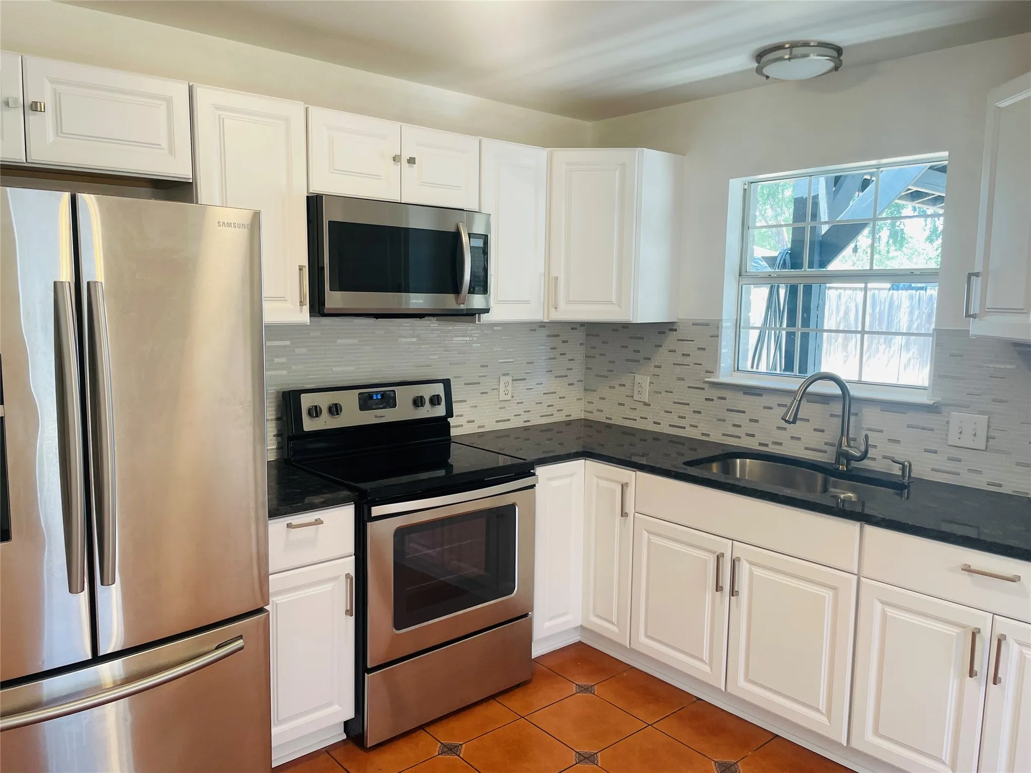 Single Family Residence For Rent in Dallas County , 2534 Las Villas Avenue, Dallas, Texas 75211, 4 Bedroom, 2 Bathroom, Garage spaces, 1,550 Sqft, built in 2002, mls#21388824, Real Estate Agent in Dallas, Homes For Rent in Dallas county, Homes For Rent in Dallas, Realtor in Dallas Texas, Real Estate Brokerage Independent Realty Texas, Luminita Cordes Realtor