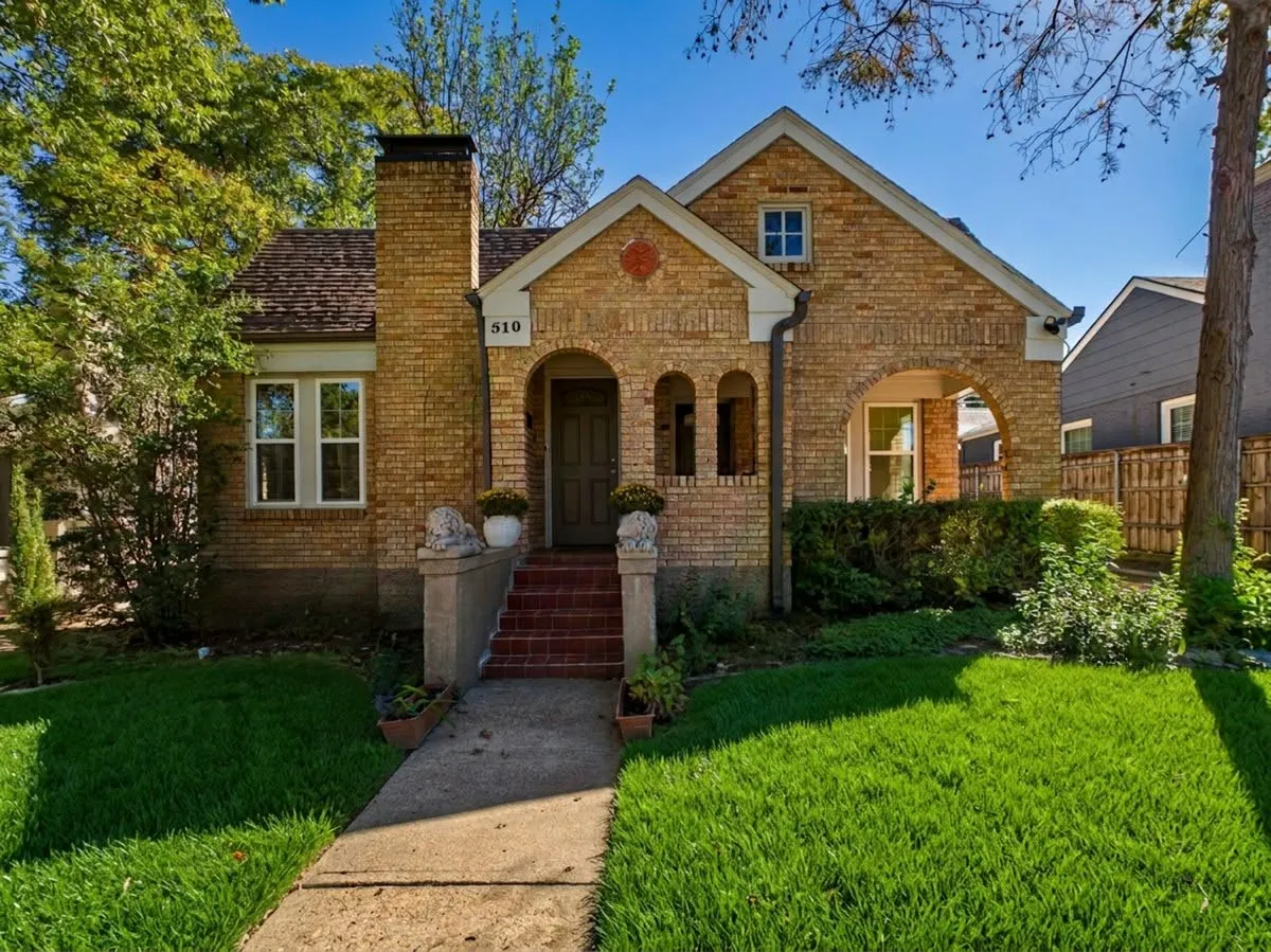 Single Family Residence For Sale in Dallas County , 510 S Westmoreland Road, Dallas, Texas 75211, 2 Bedroom, 1 Bathroom, 1 Garage spaces, 1,060 Sqft, built in 1928, mls#21386555, Real Estate Agent in Dallas, Homes For Sale in Dallas county, Homes For Sale in Dallas, Realtor in Dallas Texas, Real Estate Brokerage Independent Realty Texas, Luminita Cordes Realtor