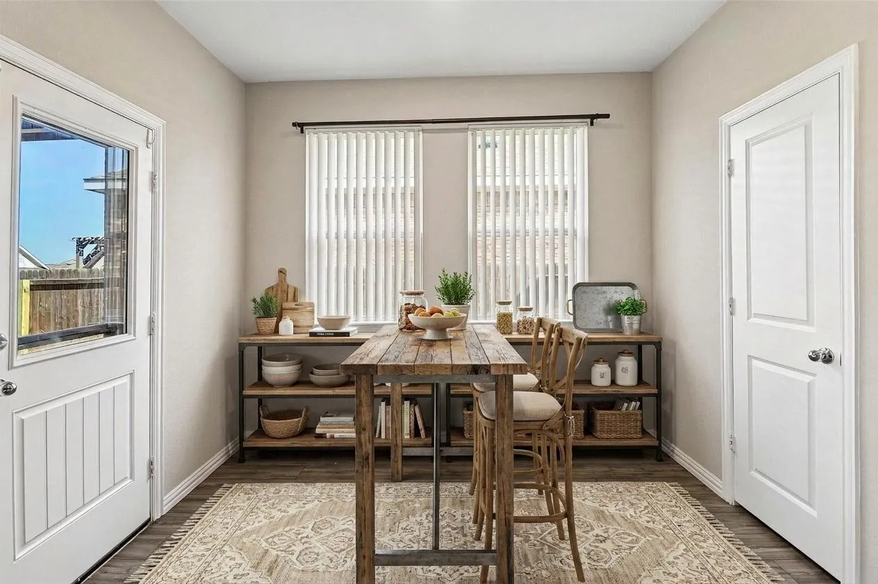 Breakfast area
Neutral wall paint
