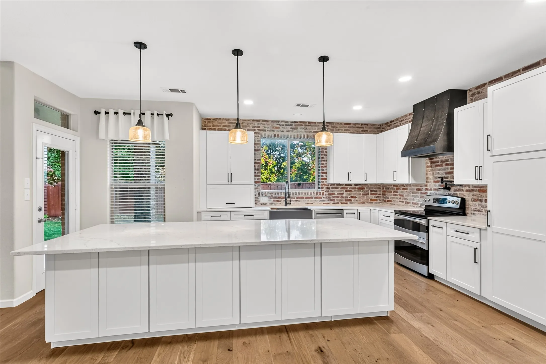 Single Family Residence For Sale in Rockwall County , 792 Cauble Drive, Fate, Texas 75087, 4 Bedroom, 3 Bathroom, 3 Garage spaces, 3,174 Sqft, built in 2008, mls#21388795, Real Estate Agent in Fate, Homes For Sale in Rockwall county, Homes For Sale in Fate, Realtor in Fate Texas, Real Estate Brokerage Independent Realty Texas, Luminita Cordes Realtor