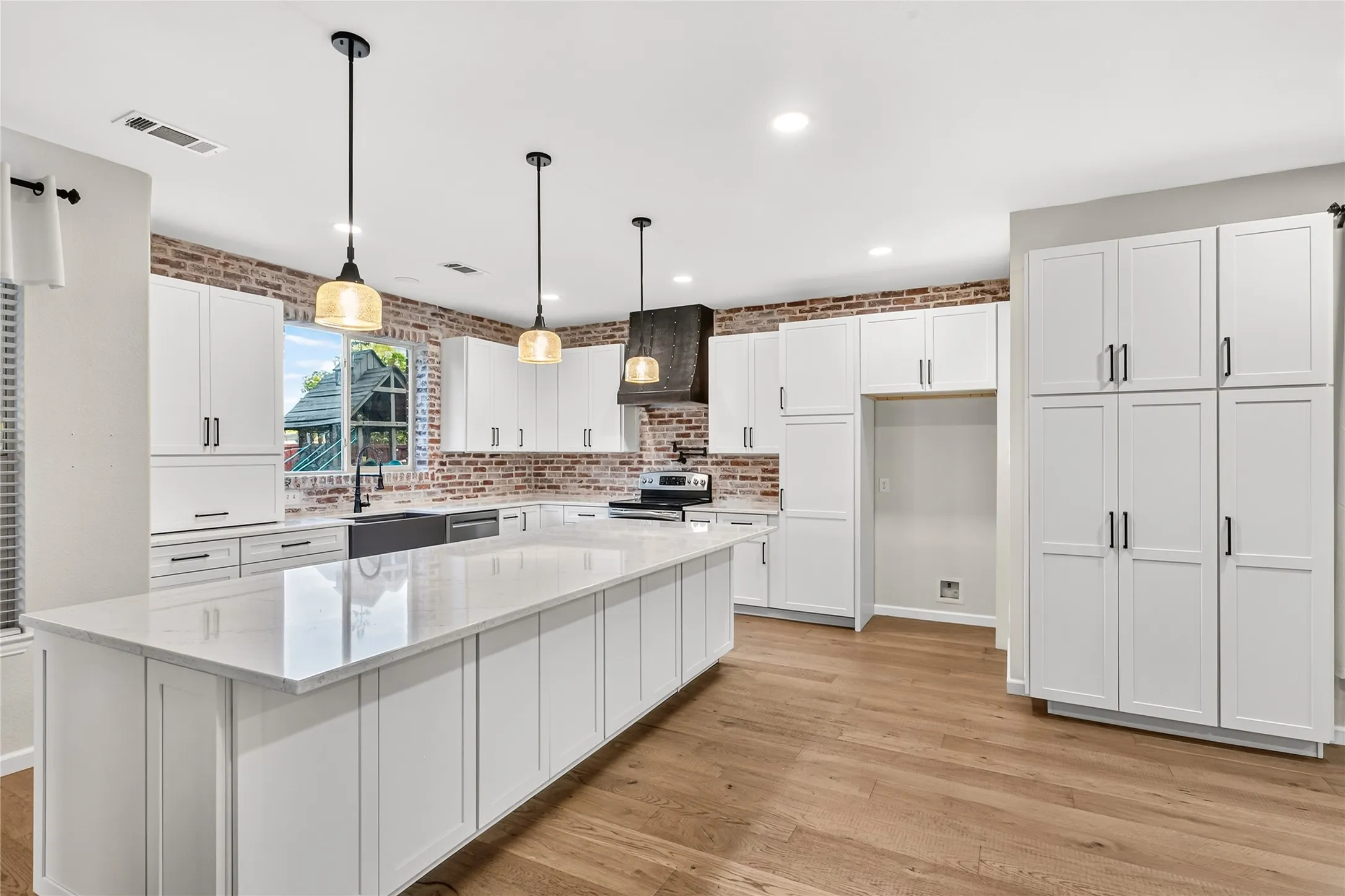 Single Family Residence For Sale in Rockwall County , 792 Cauble Drive, Fate, Texas 75087, 4 Bedroom, 3 Bathroom, 3 Garage spaces, 3,174 Sqft, built in 2008, mls#21388795, Real Estate Agent in Fate, Homes For Sale in Rockwall county, Homes For Sale in Fate, Realtor in Fate Texas, Real Estate Brokerage Independent Realty Texas, Luminita Cordes Realtor