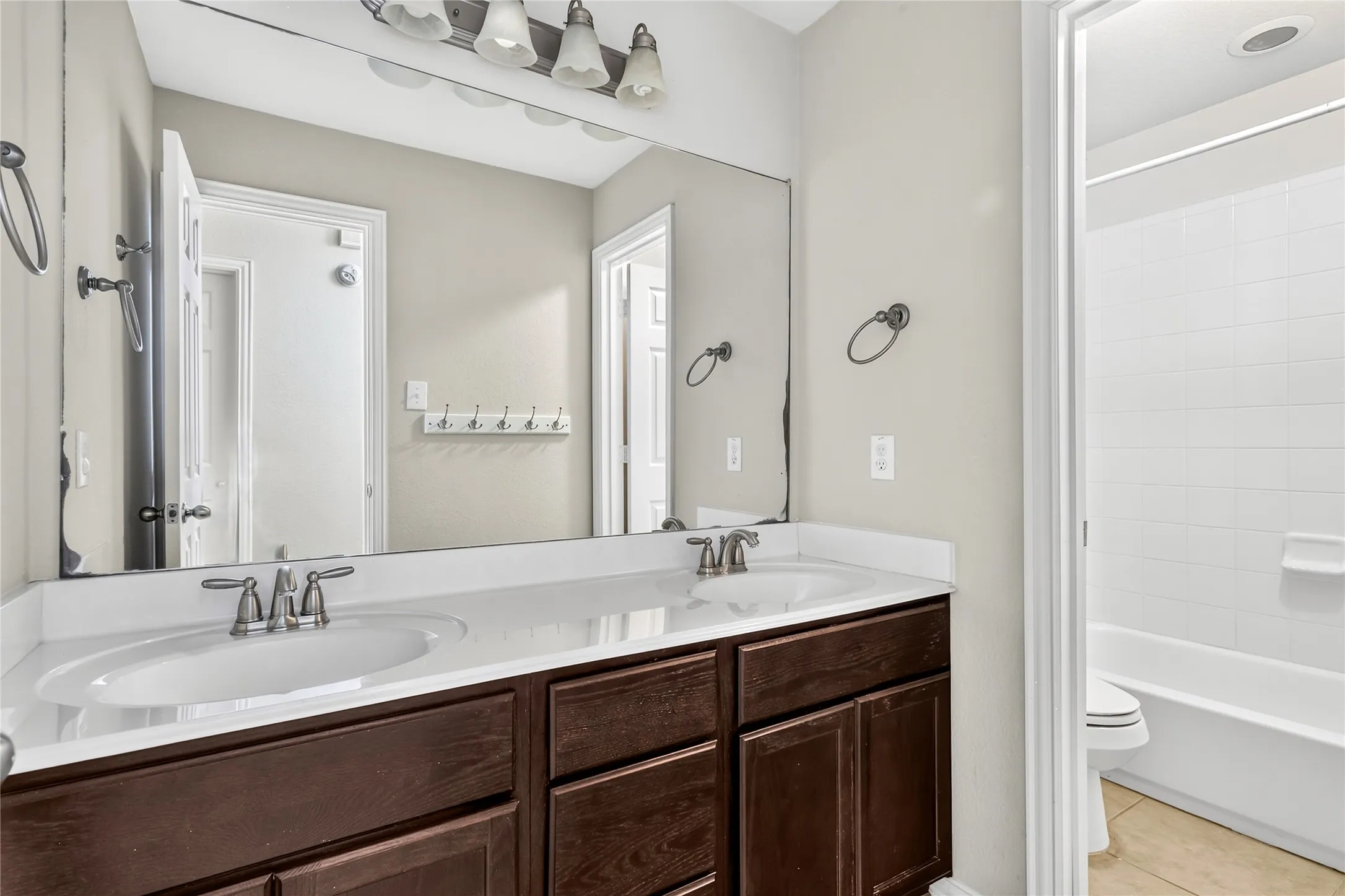 Single Family Residence For Sale in Rockwall County , 792 Cauble Drive, Fate, Texas 75087, 4 Bedroom, 3 Bathroom, 3 Garage spaces, 3,174 Sqft, built in 2008, mls#21388795, Real Estate Agent in Fate, Homes For Sale in Rockwall county, Homes For Sale in Fate, Realtor in Fate Texas, Real Estate Brokerage Independent Realty Texas, Luminita Cordes Realtor