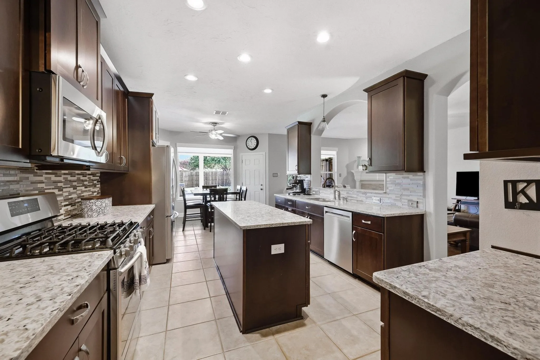 Single Family Residence For Sale in Collin County , 10498 Balsam Court, Frisco, Texas 75033, 4 Bedroom, 3 Bathroom, 3 Garage spaces, 3,071 Sqft, built in 2000, mls#21385647, Real Estate Agent in Frisco, Homes For Sale in Collin county, Homes For Sale in Frisco, Realtor in Frisco Texas, Real Estate Brokerage Independent Realty Texas, Luminita Cordes Realtor