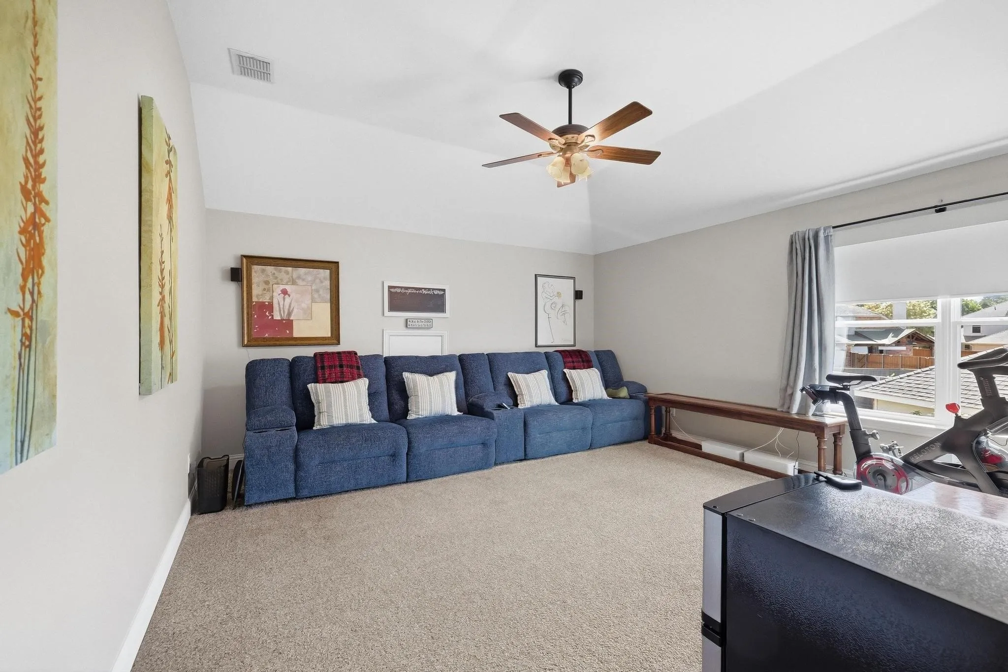 Single Family Residence For Sale in Collin County , 10498 Balsam Court, Frisco, Texas 75033, 4 Bedroom, 3 Bathroom, 3 Garage spaces, 3,071 Sqft, built in 2000, mls#21385647, Real Estate Agent in Frisco, Homes For Sale in Collin county, Homes For Sale in Frisco, Realtor in Frisco Texas, Real Estate Brokerage Independent Realty Texas, Luminita Cordes Realtor