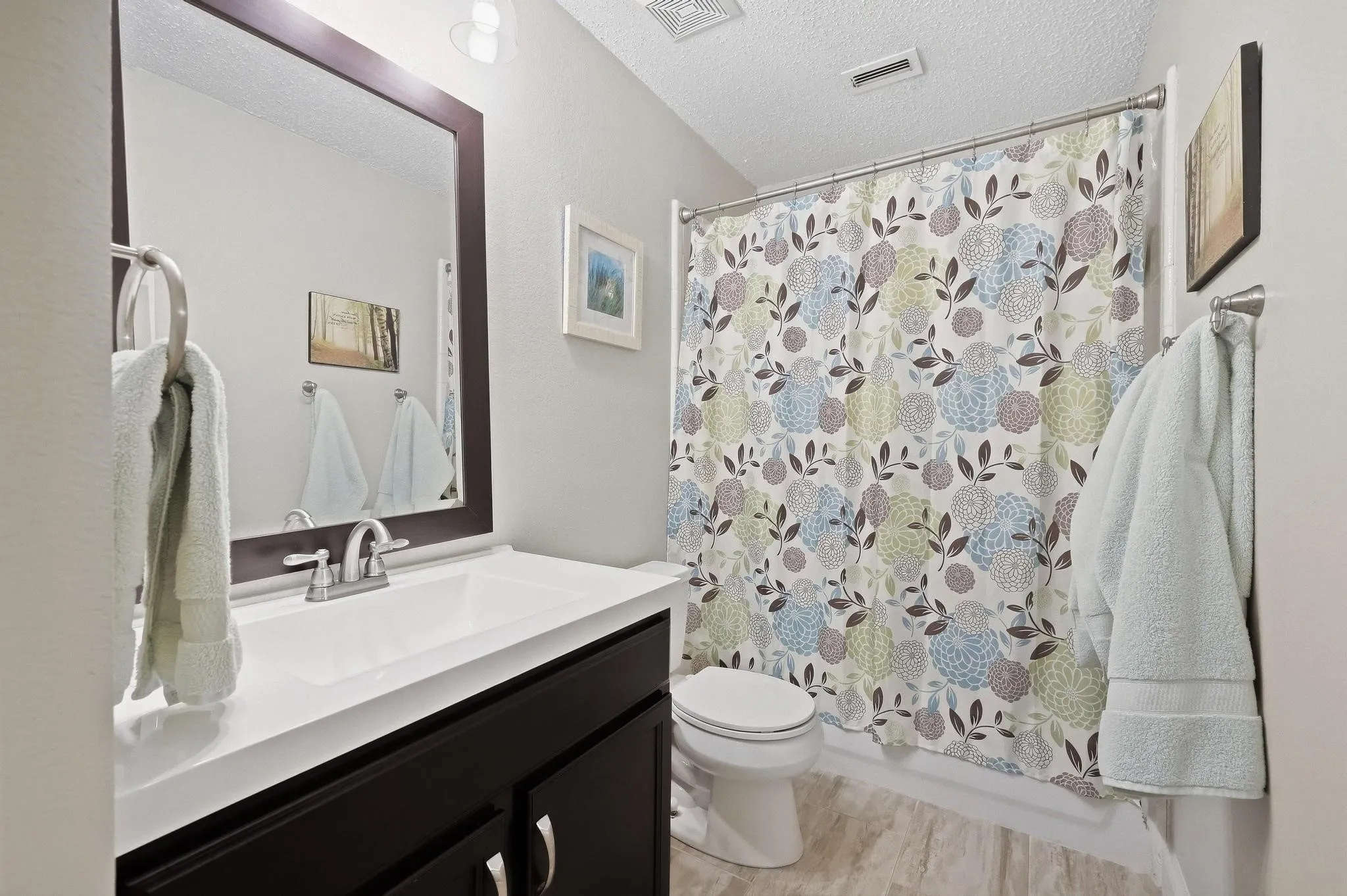 Single Family Residence For Sale in Collin County , 10498 Balsam Court, Frisco, Texas 75033, 4 Bedroom, 3 Bathroom, 3 Garage spaces, 3,071 Sqft, built in 2000, mls#21385647, Real Estate Agent in Frisco, Homes For Sale in Collin county, Homes For Sale in Frisco, Realtor in Frisco Texas, Real Estate Brokerage Independent Realty Texas, Luminita Cordes Realtor