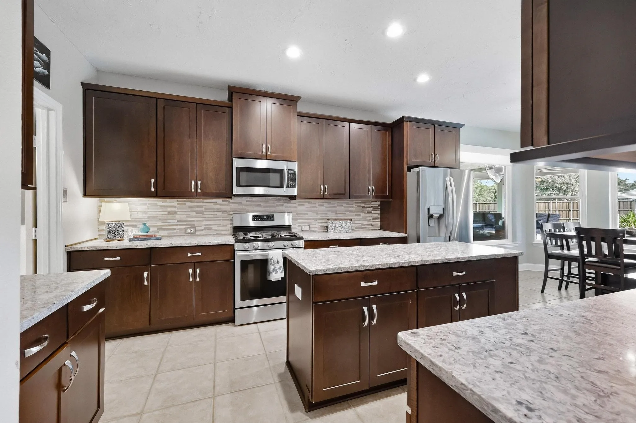 Single Family Residence For Sale in Collin County , 10498 Balsam Court, Frisco, Texas 75033, 4 Bedroom, 3 Bathroom, 3 Garage spaces, 3,071 Sqft, built in 2000, mls#21385647, Real Estate Agent in Frisco, Homes For Sale in Collin county, Homes For Sale in Frisco, Realtor in Frisco Texas, Real Estate Brokerage Independent Realty Texas, Luminita Cordes Realtor