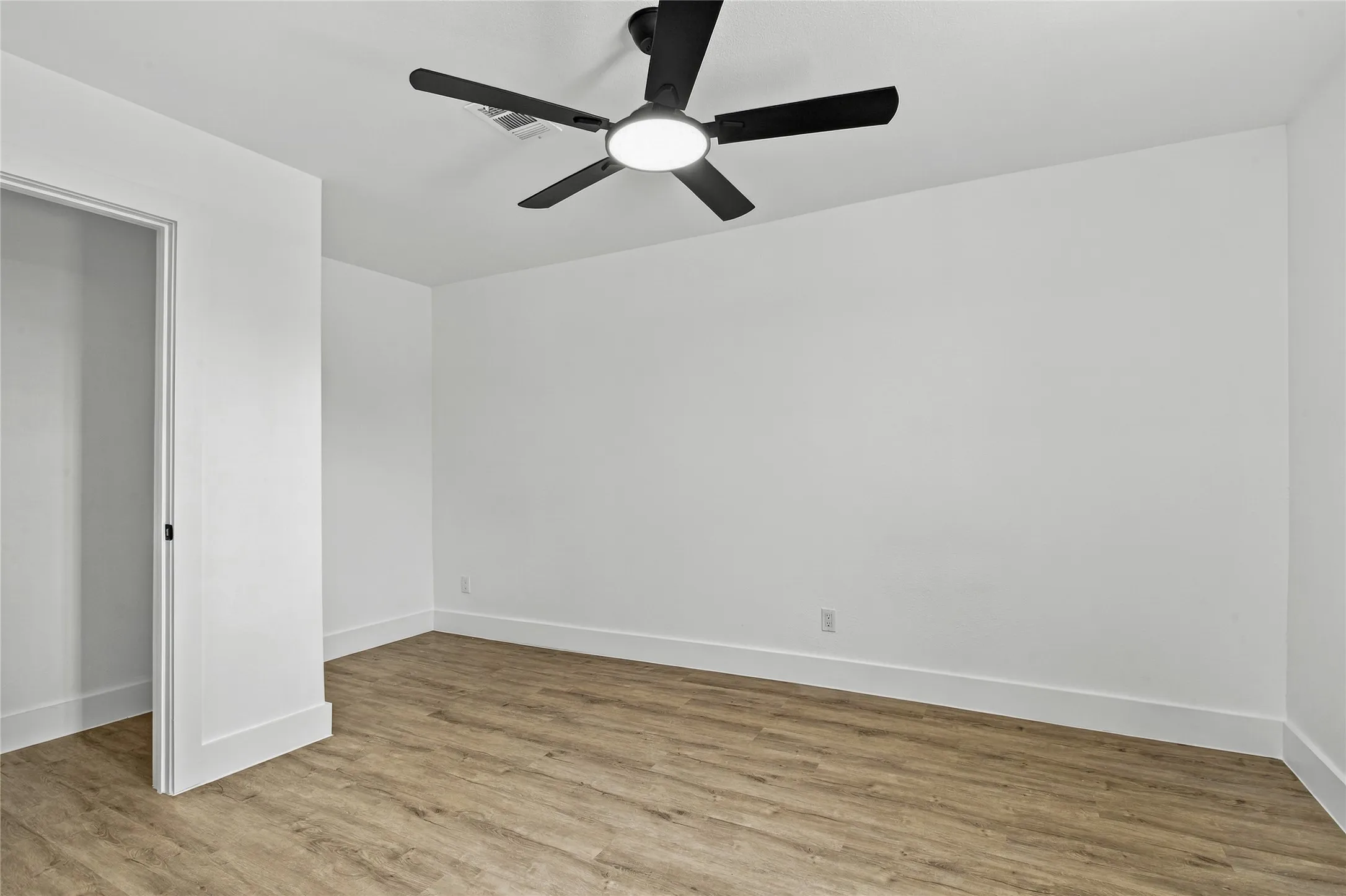 Single Family Residence For Sale in Dallas County , 3306 Ridgehaven Street, Irving, Texas 75062, 4 Bedroom, 2 Bathroom, 1 Garage spaces, 1,733 Sqft, built in 1963, mls#21386308, Real Estate Agent in Irving, Homes For Sale in Dallas county, Homes For Sale in Irving, Realtor in Irving Texas, Real Estate Brokerage Independent Realty Texas, Luminita Cordes Realtor
