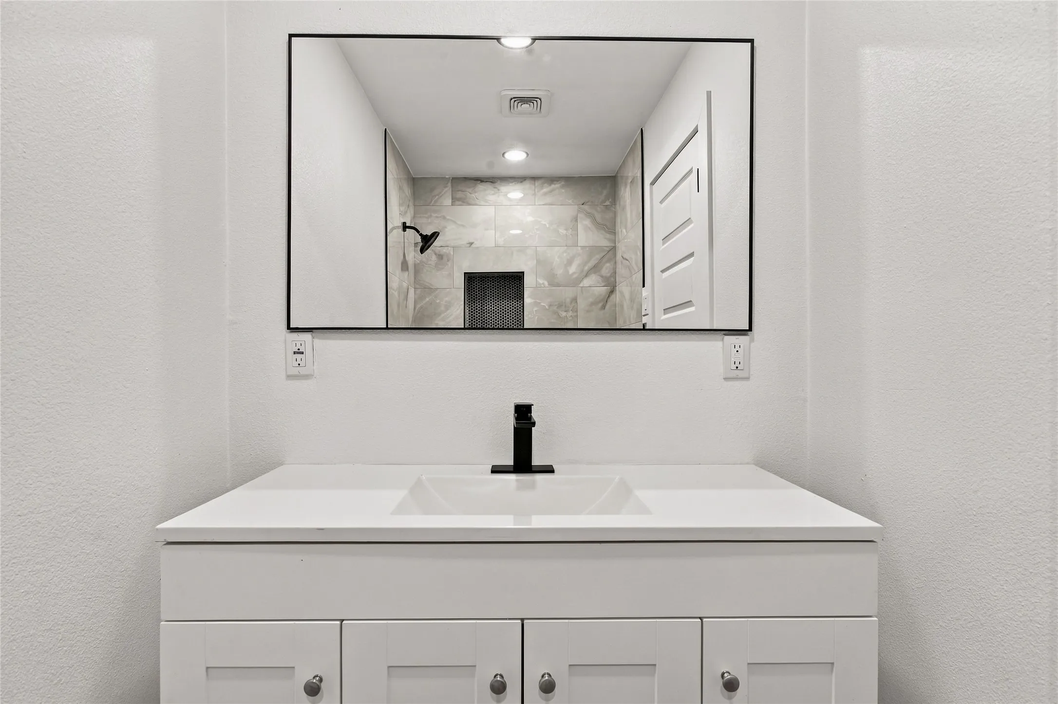 Single Family Residence For Sale in Dallas County , 3306 Ridgehaven Street, Irving, Texas 75062, 4 Bedroom, 2 Bathroom, 1 Garage spaces, 1,733 Sqft, built in 1963, mls#21386308, Real Estate Agent in Irving, Homes For Sale in Dallas county, Homes For Sale in Irving, Realtor in Irving Texas, Real Estate Brokerage Independent Realty Texas, Luminita Cordes Realtor