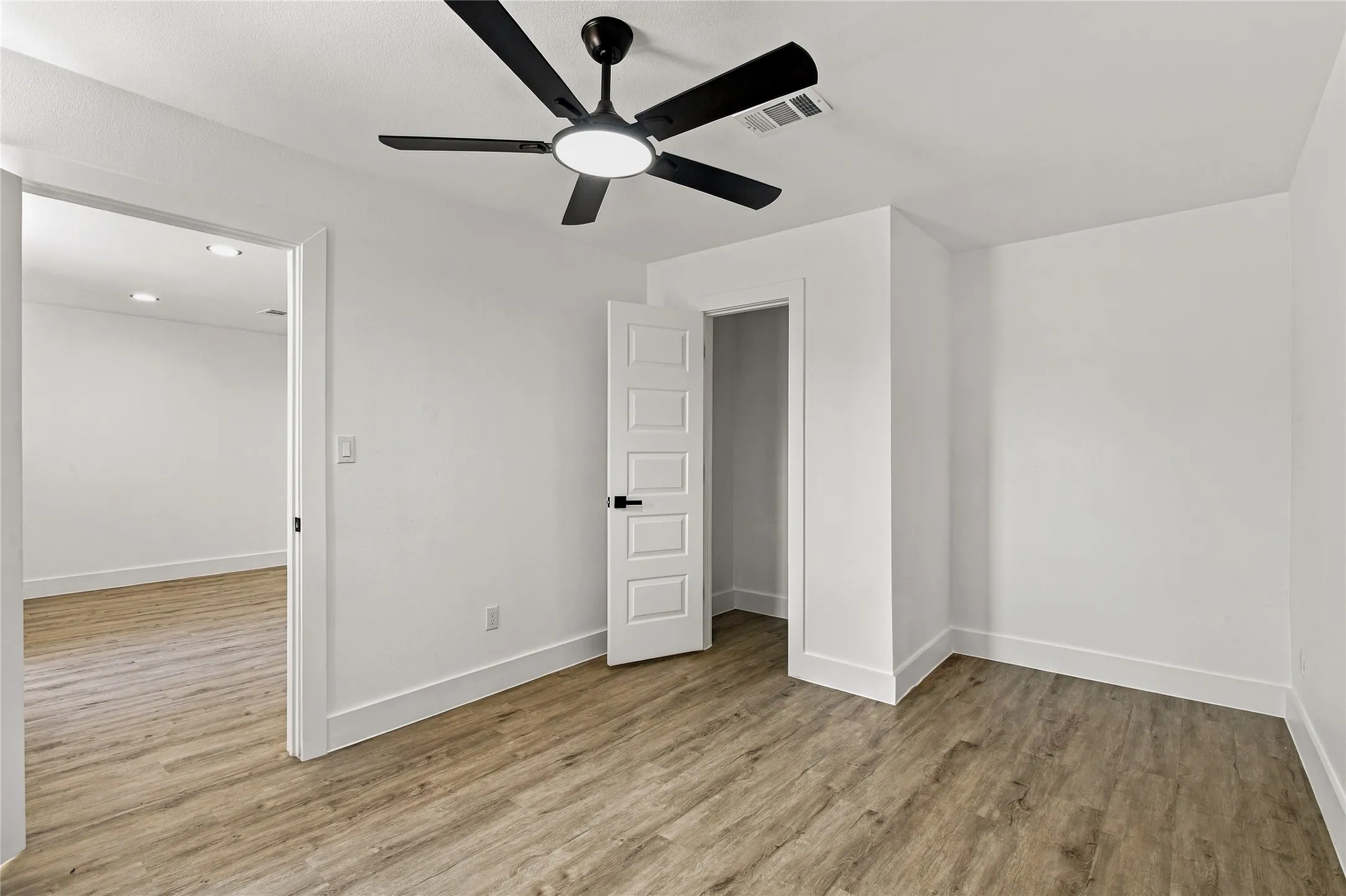 Single Family Residence For Sale in Dallas County , 3306 Ridgehaven Street, Irving, Texas 75062, 4 Bedroom, 2 Bathroom, 1 Garage spaces, 1,733 Sqft, built in 1963, mls#21386308, Real Estate Agent in Irving, Homes For Sale in Dallas county, Homes For Sale in Irving, Realtor in Irving Texas, Real Estate Brokerage Independent Realty Texas, Luminita Cordes Realtor