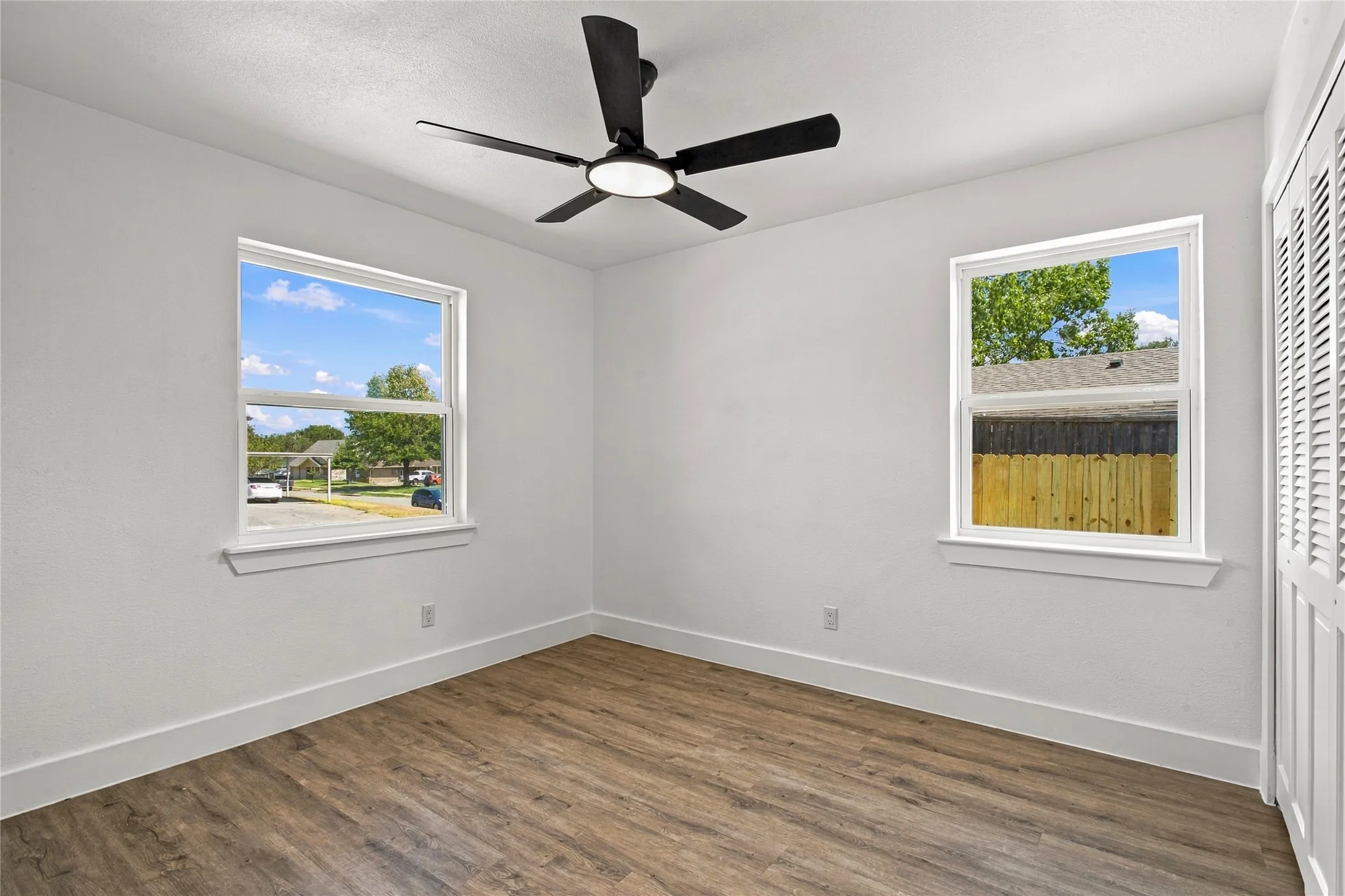 Single Family Residence For Sale in Dallas County , 3306 Ridgehaven Street, Irving, Texas 75062, 4 Bedroom, 2 Bathroom, 1 Garage spaces, 1,733 Sqft, built in 1963, mls#21386308, Real Estate Agent in Irving, Homes For Sale in Dallas county, Homes For Sale in Irving, Realtor in Irving Texas, Real Estate Brokerage Independent Realty Texas, Luminita Cordes Realtor