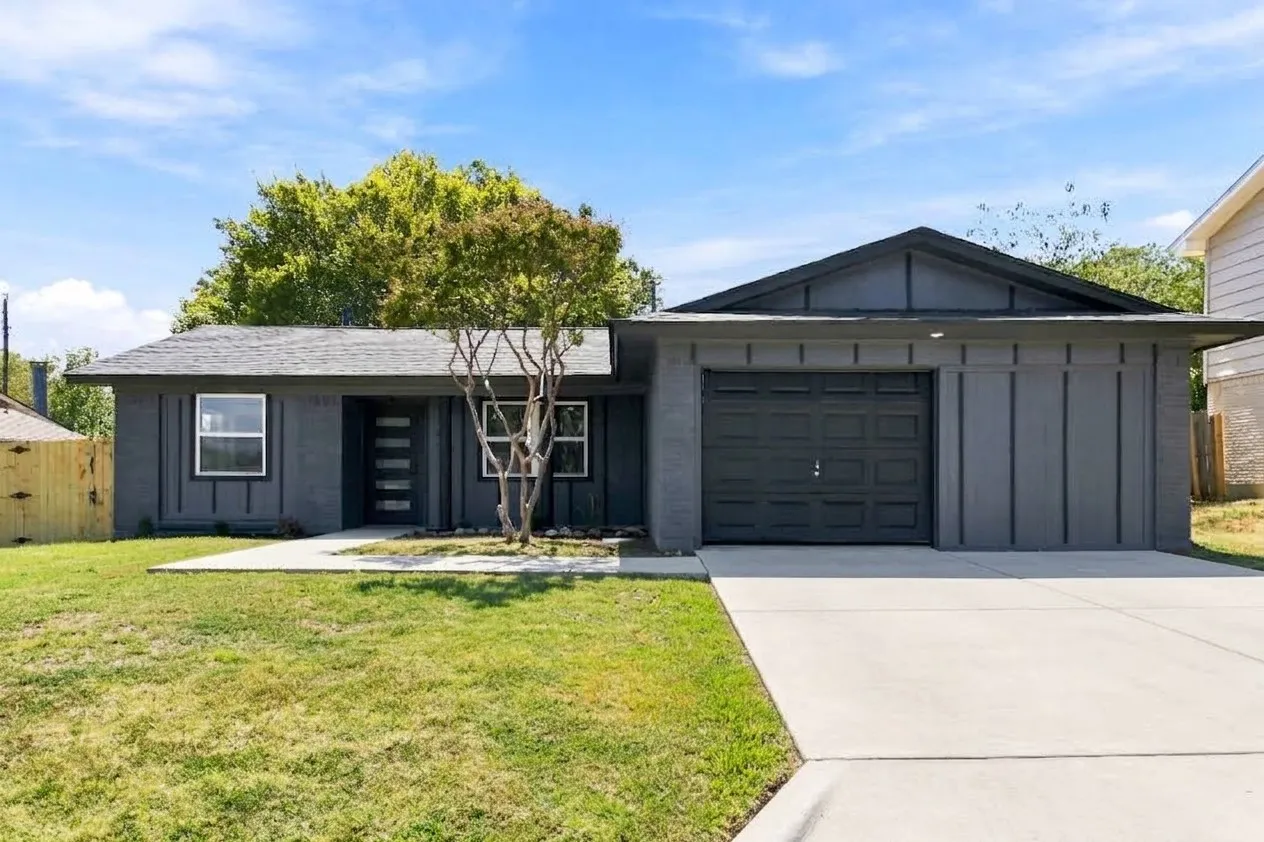 Single Family Residence For Sale in Dallas County , 3306 Ridgehaven Street, Irving, Texas 75062, 4 Bedroom, 2 Bathroom, 1 Garage spaces, 1,733 Sqft, built in 1963, mls#21386308, Real Estate Agent in Irving, Homes For Sale in Dallas county, Homes For Sale in Irving, Realtor in Irving Texas, Real Estate Brokerage Independent Realty Texas, Luminita Cordes Realtor