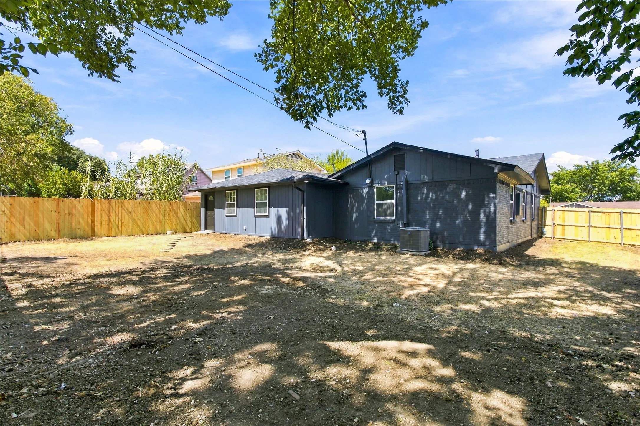 Single Family Residence For Sale in Dallas County , 3306 Ridgehaven Street, Irving, Texas 75062, 4 Bedroom, 2 Bathroom, 1 Garage spaces, 1,733 Sqft, built in 1963, mls#21386308, Real Estate Agent in Irving, Homes For Sale in Dallas county, Homes For Sale in Irving, Realtor in Irving Texas, Real Estate Brokerage Independent Realty Texas, Luminita Cordes Realtor