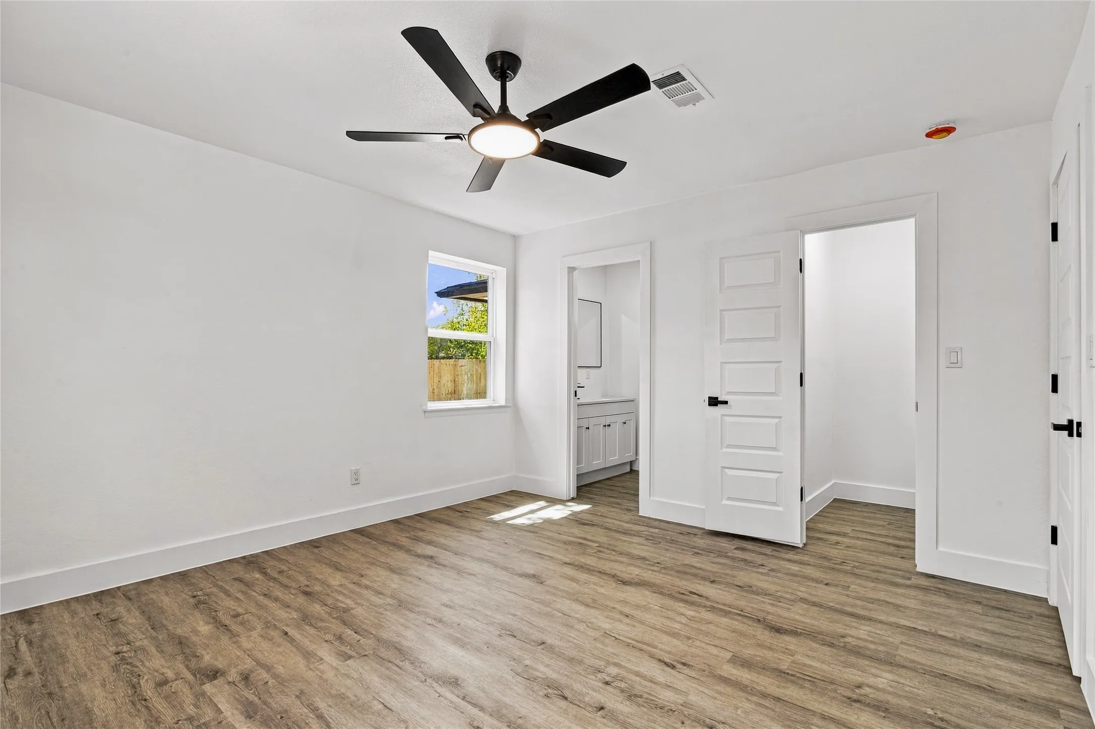 Single Family Residence For Sale in Dallas County , 3306 Ridgehaven Street, Irving, Texas 75062, 4 Bedroom, 2 Bathroom, 1 Garage spaces, 1,733 Sqft, built in 1963, mls#21386308, Real Estate Agent in Irving, Homes For Sale in Dallas county, Homes For Sale in Irving, Realtor in Irving Texas, Real Estate Brokerage Independent Realty Texas, Luminita Cordes Realtor