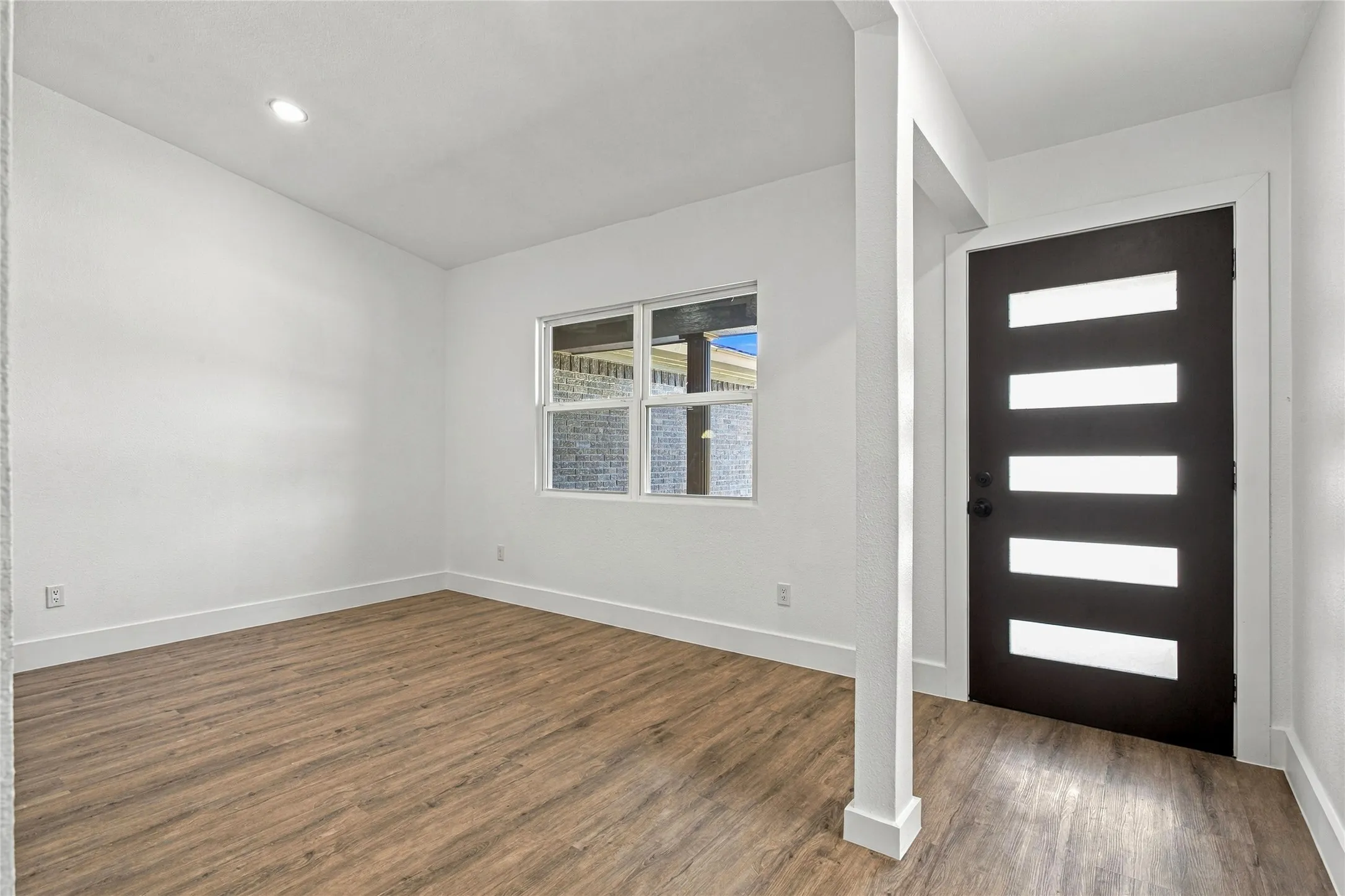 Single Family Residence For Sale in Dallas County , 3306 Ridgehaven Street, Irving, Texas 75062, 4 Bedroom, 2 Bathroom, 1 Garage spaces, 1,733 Sqft, built in 1963, mls#21386308, Real Estate Agent in Irving, Homes For Sale in Dallas county, Homes For Sale in Irving, Realtor in Irving Texas, Real Estate Brokerage Independent Realty Texas, Luminita Cordes Realtor