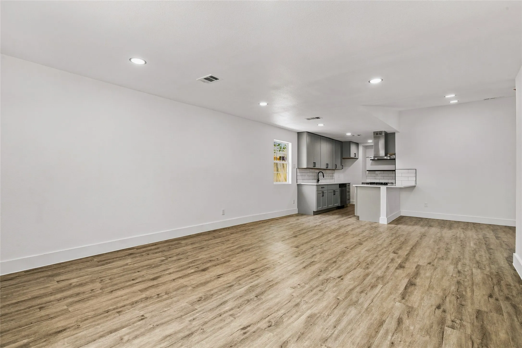 Single Family Residence For Sale in Dallas County , 3306 Ridgehaven Street, Irving, Texas 75062, 4 Bedroom, 2 Bathroom, 1 Garage spaces, 1,733 Sqft, built in 1963, mls#21386308, Real Estate Agent in Irving, Homes For Sale in Dallas county, Homes For Sale in Irving, Realtor in Irving Texas, Real Estate Brokerage Independent Realty Texas, Luminita Cordes Realtor