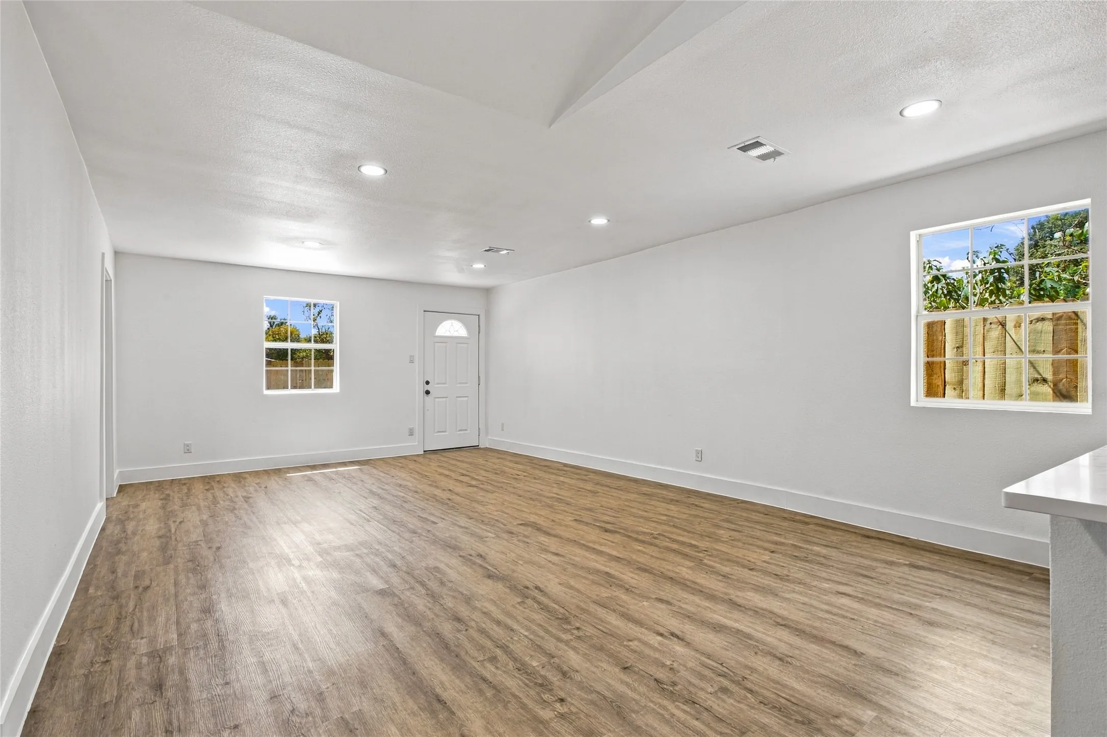 Single Family Residence For Sale in Dallas County , 3306 Ridgehaven Street, Irving, Texas 75062, 4 Bedroom, 2 Bathroom, 1 Garage spaces, 1,733 Sqft, built in 1963, mls#21386308, Real Estate Agent in Irving, Homes For Sale in Dallas county, Homes For Sale in Irving, Realtor in Irving Texas, Real Estate Brokerage Independent Realty Texas, Luminita Cordes Realtor