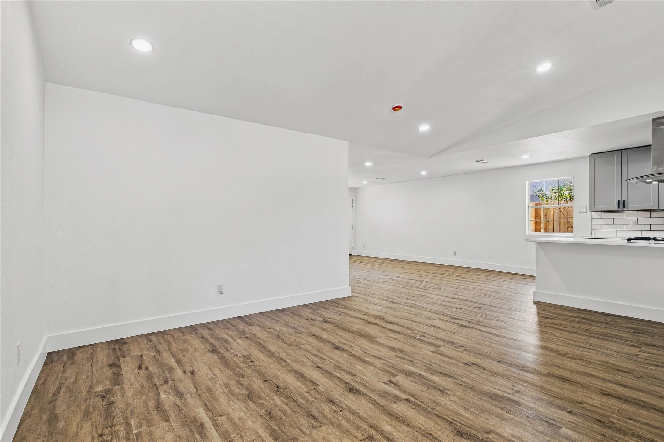 Single Family Residence For Sale in Dallas County , 3306 Ridgehaven Street, Irving, Texas 75062, 4 Bedroom, 2 Bathroom, 1 Garage spaces, 1,733 Sqft, built in 1963, mls#21386308, Real Estate Agent in Irving, Homes For Sale in Dallas county, Homes For Sale in Irving, Realtor in Irving Texas, Real Estate Brokerage Independent Realty Texas, Luminita Cordes Realtor