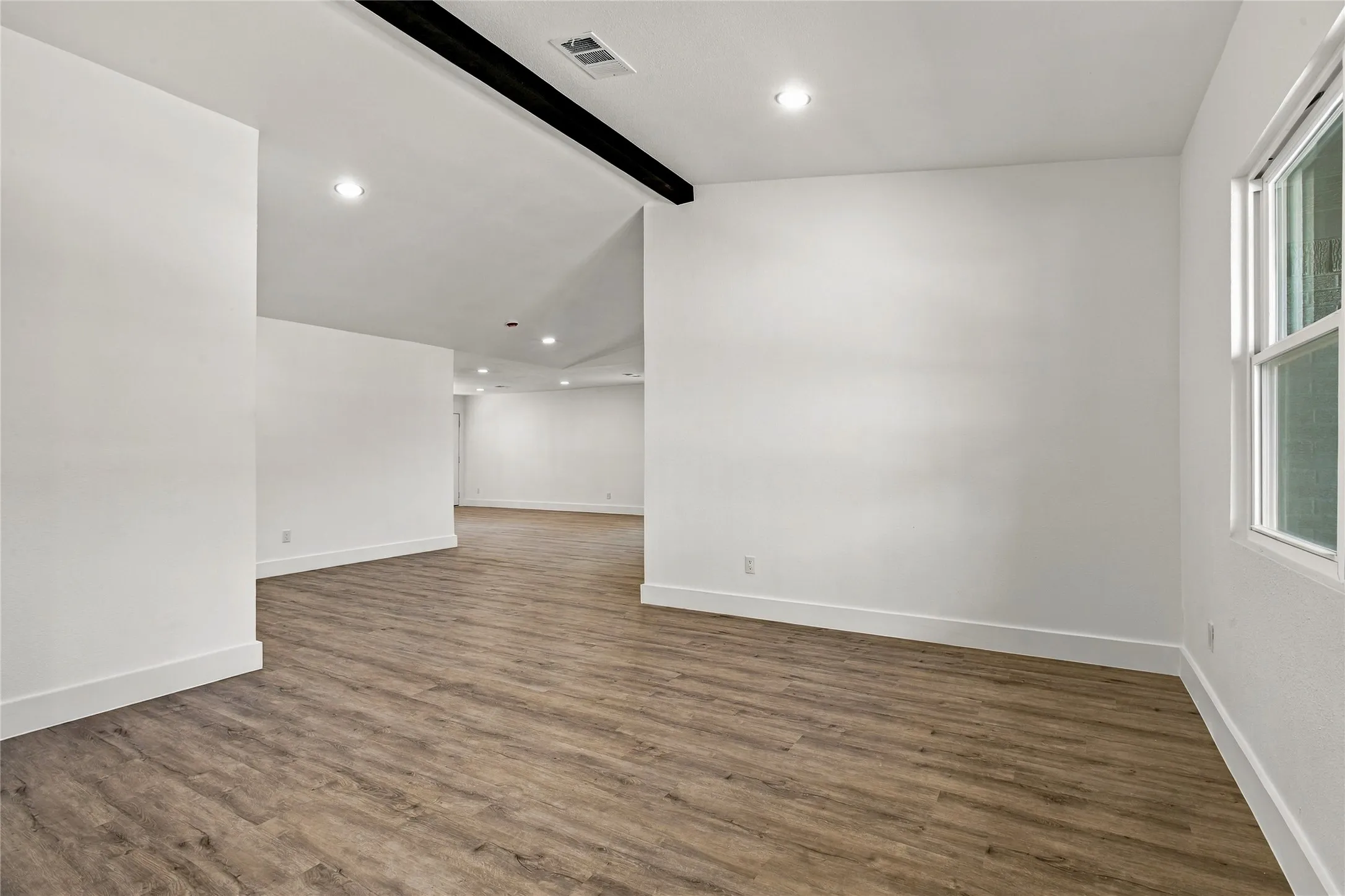 Single Family Residence For Sale in Dallas County , 3306 Ridgehaven Street, Irving, Texas 75062, 4 Bedroom, 2 Bathroom, 1 Garage spaces, 1,733 Sqft, built in 1963, mls#21386308, Real Estate Agent in Irving, Homes For Sale in Dallas county, Homes For Sale in Irving, Realtor in Irving Texas, Real Estate Brokerage Independent Realty Texas, Luminita Cordes Realtor
