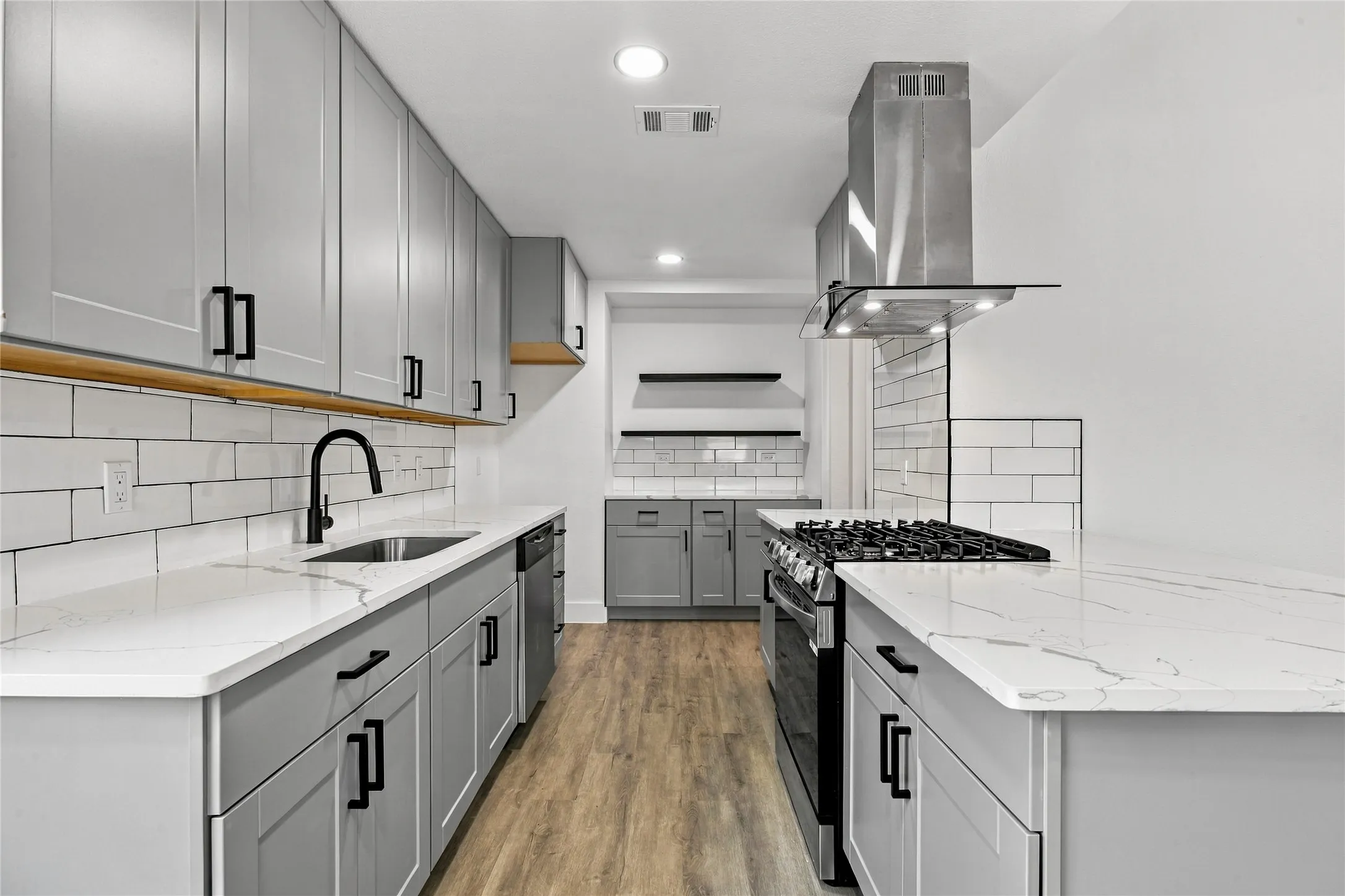 Single Family Residence For Sale in Dallas County , 3306 Ridgehaven Street, Irving, Texas 75062, 4 Bedroom, 2 Bathroom, 1 Garage spaces, 1,733 Sqft, built in 1963, mls#21386308, Real Estate Agent in Irving, Homes For Sale in Dallas county, Homes For Sale in Irving, Realtor in Irving Texas, Real Estate Brokerage Independent Realty Texas, Luminita Cordes Realtor