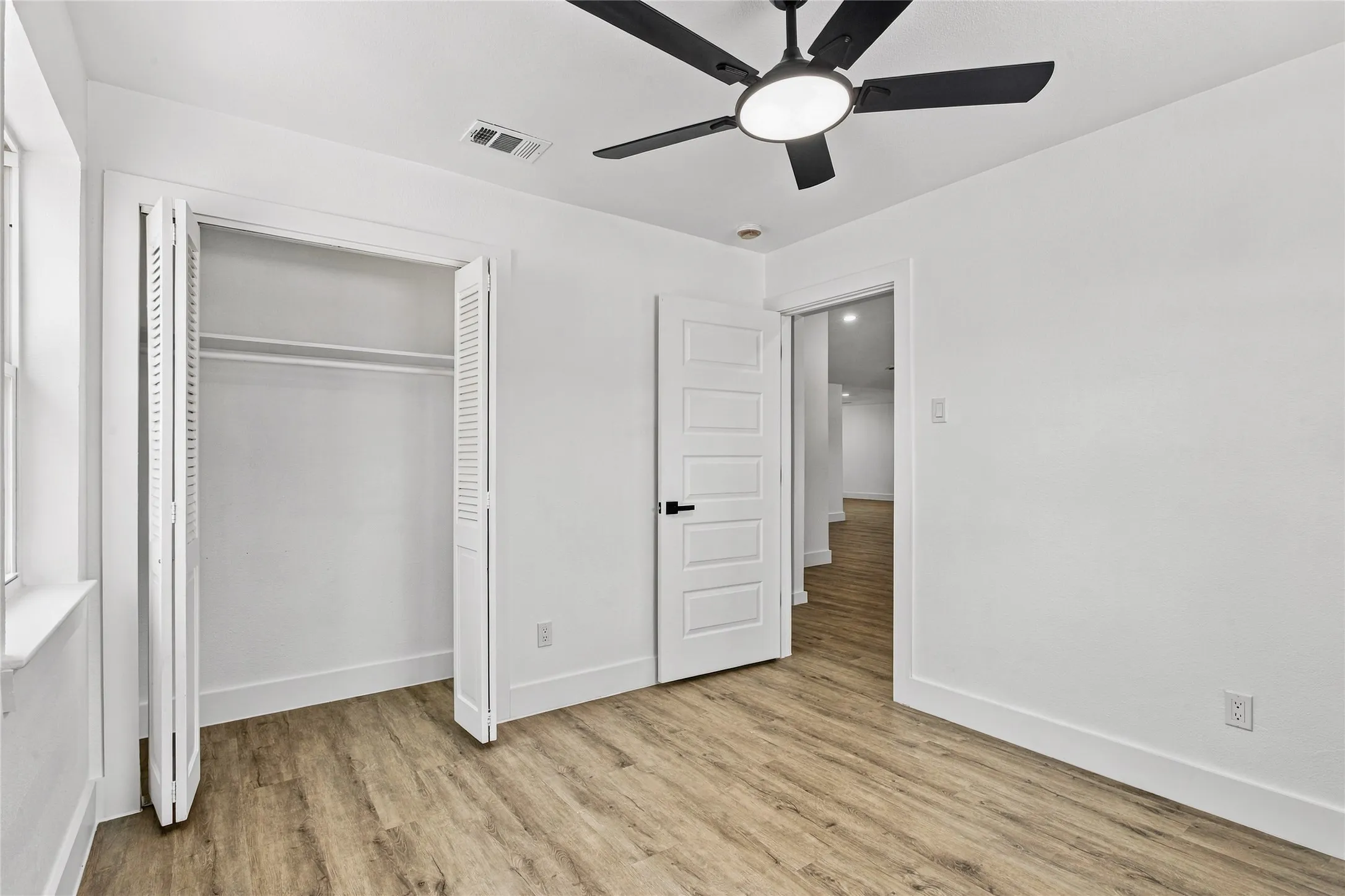Single Family Residence For Sale in Dallas County , 3306 Ridgehaven Street, Irving, Texas 75062, 4 Bedroom, 2 Bathroom, 1 Garage spaces, 1,733 Sqft, built in 1963, mls#21386308, Real Estate Agent in Irving, Homes For Sale in Dallas county, Homes For Sale in Irving, Realtor in Irving Texas, Real Estate Brokerage Independent Realty Texas, Luminita Cordes Realtor