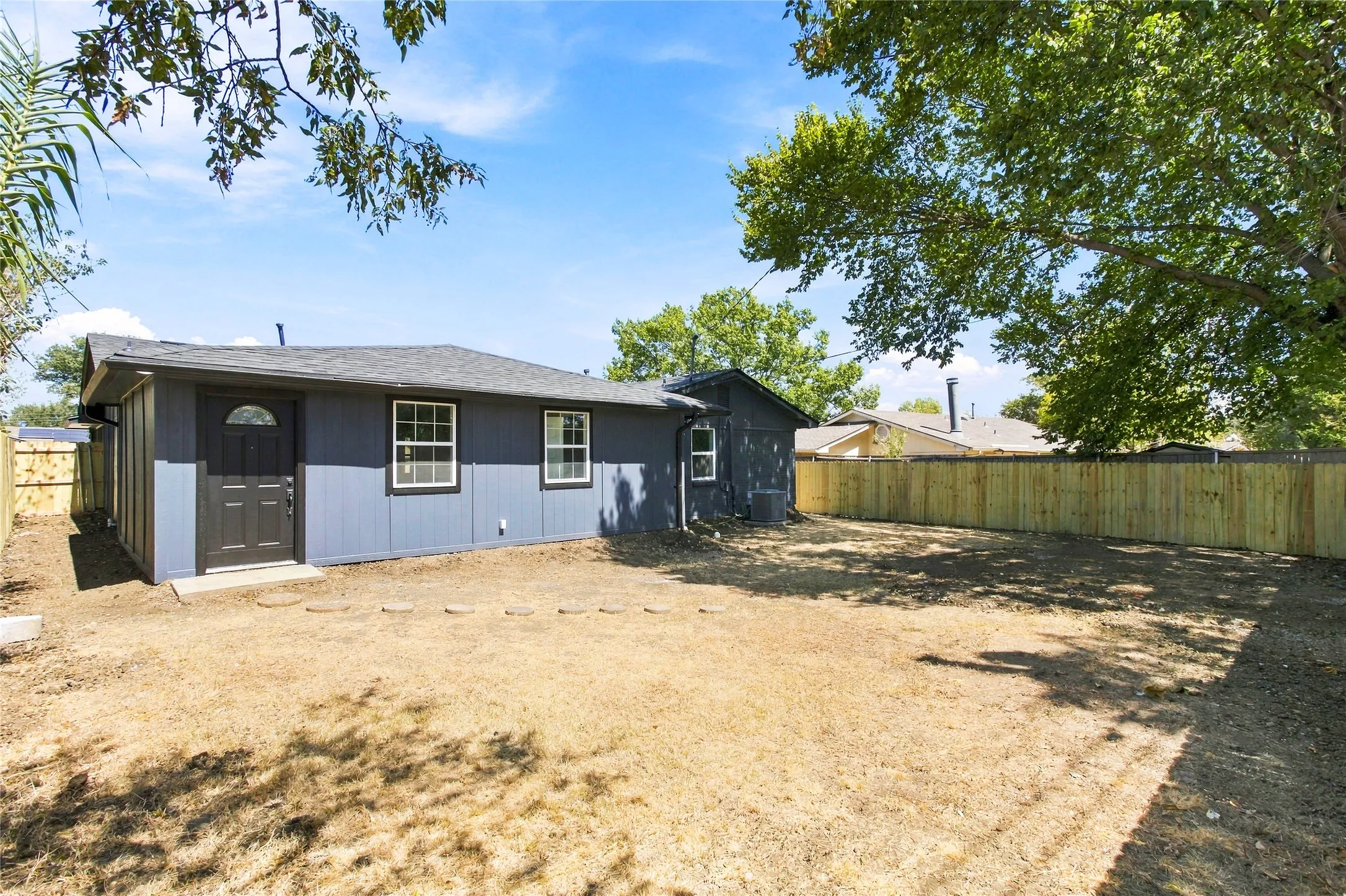 Single Family Residence For Sale in Dallas County , 3306 Ridgehaven Street, Irving, Texas 75062, 4 Bedroom, 2 Bathroom, 1 Garage spaces, 1,733 Sqft, built in 1963, mls#21386308, Real Estate Agent in Irving, Homes For Sale in Dallas county, Homes For Sale in Irving, Realtor in Irving Texas, Real Estate Brokerage Independent Realty Texas, Luminita Cordes Realtor