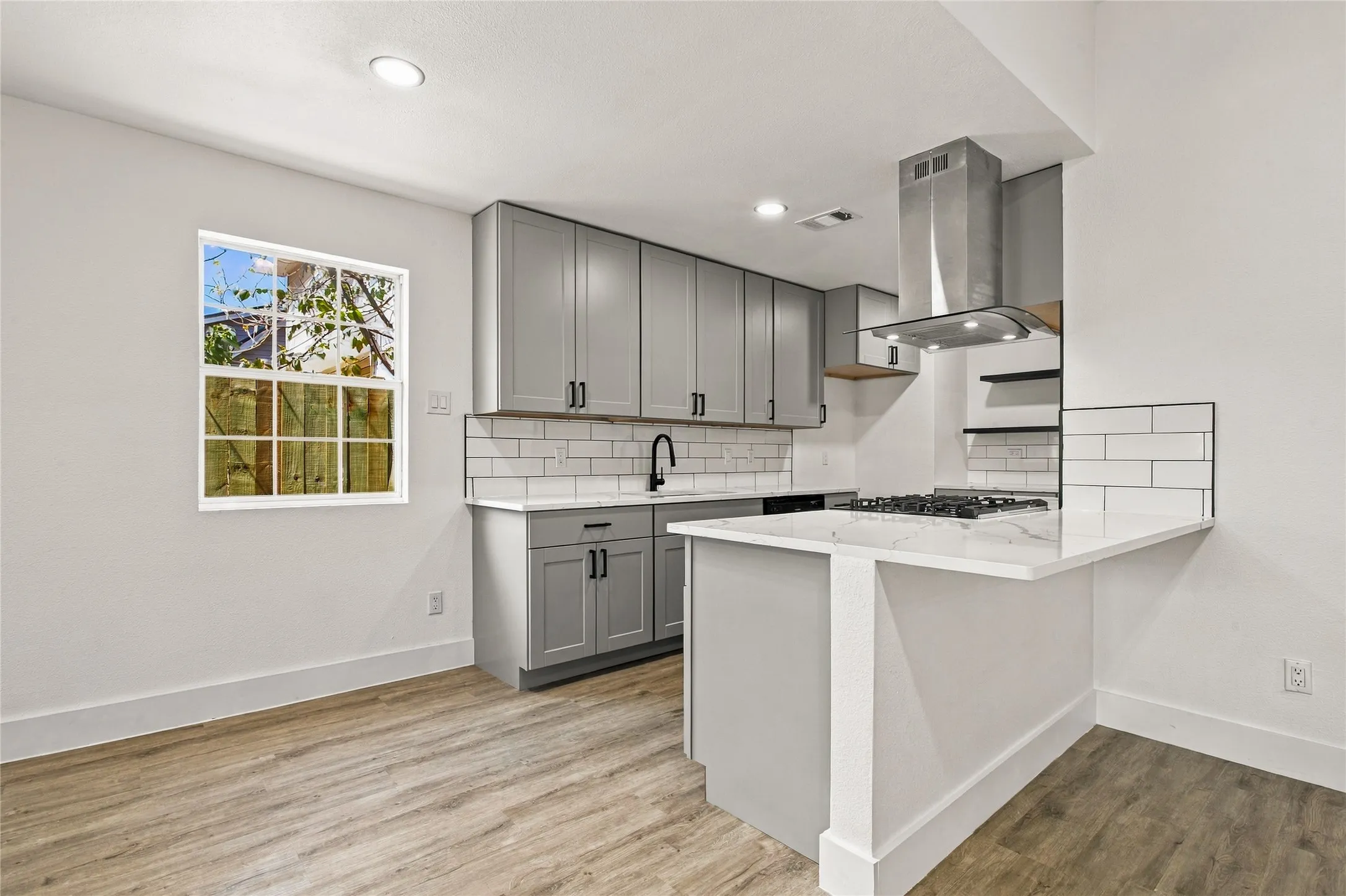 Single Family Residence For Sale in Dallas County , 3306 Ridgehaven Street, Irving, Texas 75062, 4 Bedroom, 2 Bathroom, 1 Garage spaces, 1,733 Sqft, built in 1963, mls#21386308, Real Estate Agent in Irving, Homes For Sale in Dallas county, Homes For Sale in Irving, Realtor in Irving Texas, Real Estate Brokerage Independent Realty Texas, Luminita Cordes Realtor