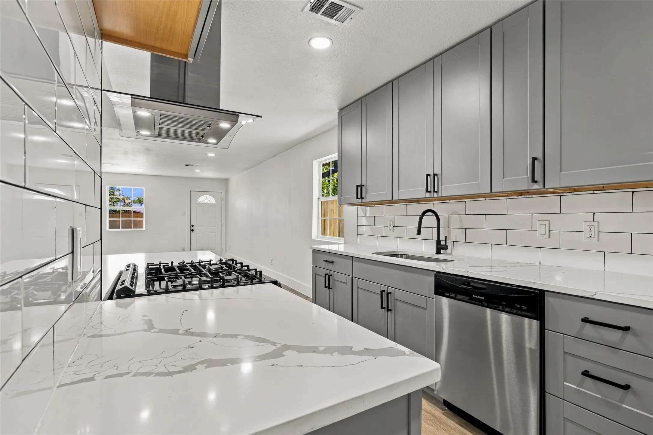 Single Family Residence For Sale in Dallas County , 3306 Ridgehaven Street, Irving, Texas 75062, 4 Bedroom, 2 Bathroom, 1 Garage spaces, 1,733 Sqft, built in 1963, mls#21386308, Real Estate Agent in Irving, Homes For Sale in Dallas county, Homes For Sale in Irving, Realtor in Irving Texas, Real Estate Brokerage Independent Realty Texas, Luminita Cordes Realtor