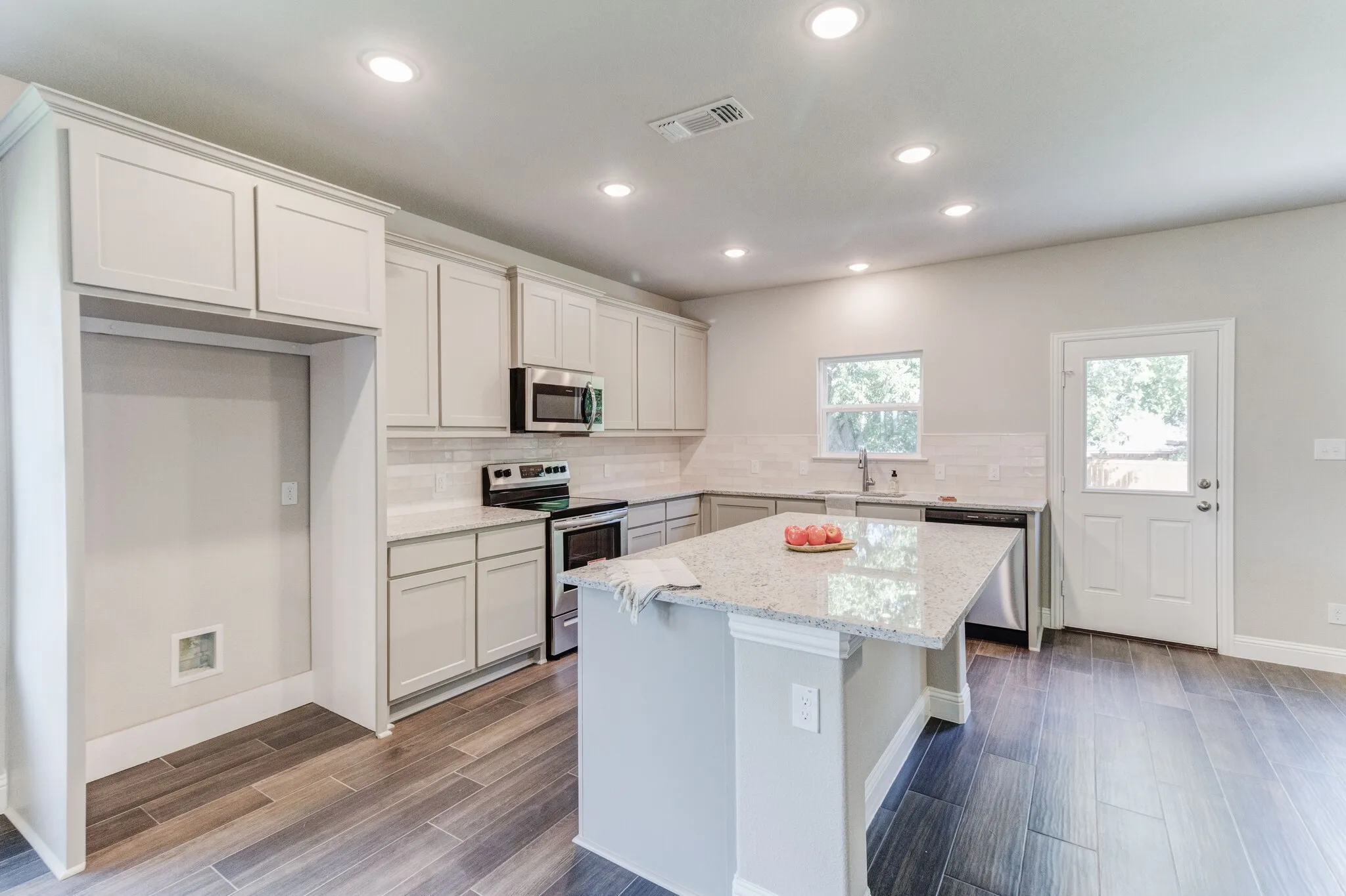 Single Family Residence For Rent in Grayson County , 789 WA Denton Drive, Van Alstyne, Texas 75495, 3 Bedroom, 3 Bathroom, 2 Garage spaces, 1,986 Sqft, built in 2023, mls#21388854, Real Estate Agent in Van Alstyne, Homes For Rent in Grayson county, Homes For Rent in Van Alstyne, Realtor in Van Alstyne Texas, Real Estate Brokerage Independent Realty Texas, Luminita Cordes Realtor