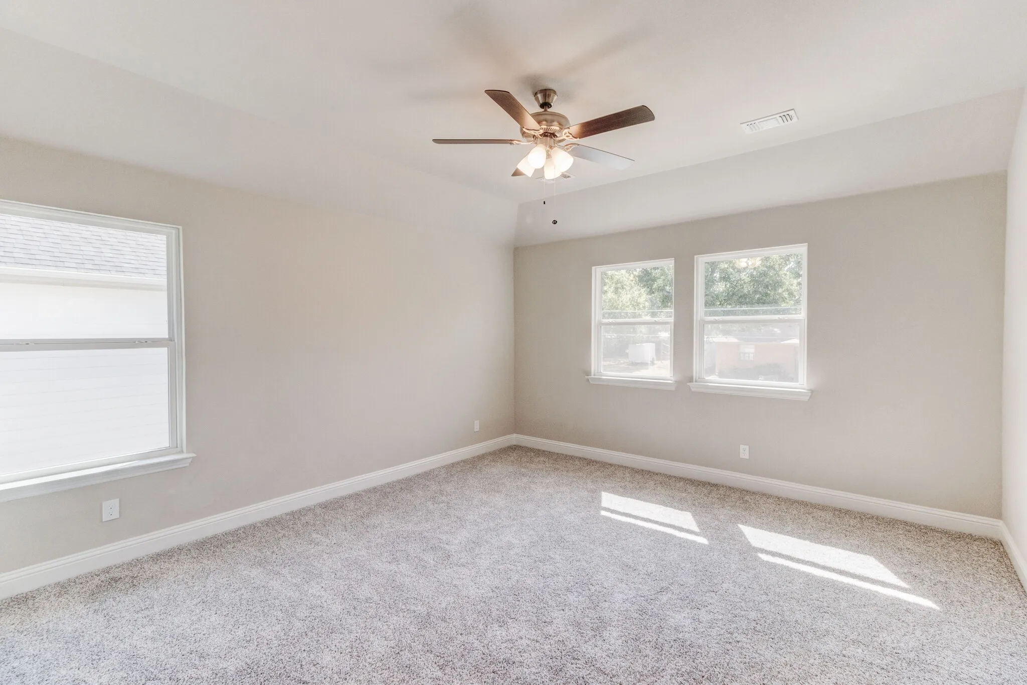 Single Family Residence For Rent in Grayson County , 789 WA Denton Drive, Van Alstyne, Texas 75495, 3 Bedroom, 3 Bathroom, 2 Garage spaces, 1,986 Sqft, built in 2023, mls#21388854, Real Estate Agent in Van Alstyne, Homes For Rent in Grayson county, Homes For Rent in Van Alstyne, Realtor in Van Alstyne Texas, Real Estate Brokerage Independent Realty Texas, Luminita Cordes Realtor