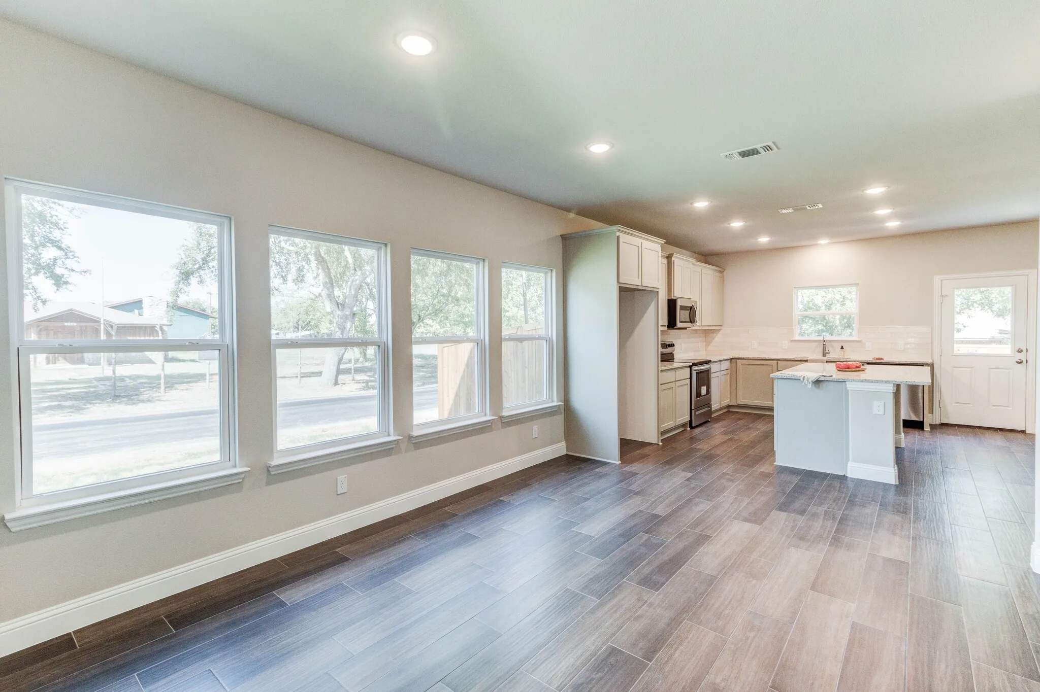 Single Family Residence For Rent in Grayson County , 789 WA Denton Drive, Van Alstyne, Texas 75495, 3 Bedroom, 3 Bathroom, 2 Garage spaces, 1,986 Sqft, built in 2023, mls#21388854, Real Estate Agent in Van Alstyne, Homes For Rent in Grayson county, Homes For Rent in Van Alstyne, Realtor in Van Alstyne Texas, Real Estate Brokerage Independent Realty Texas, Luminita Cordes Realtor