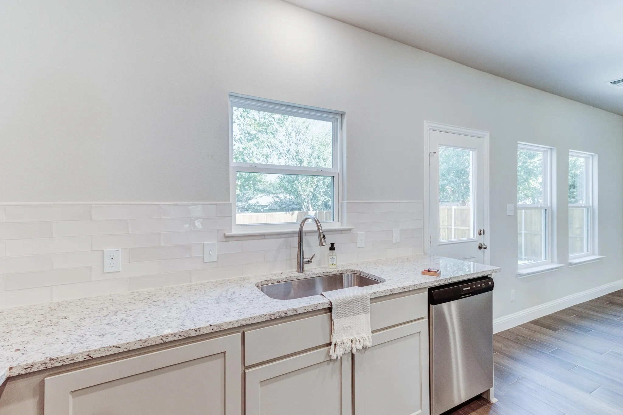 Single Family Residence For Rent in Grayson County , 789 WA Denton Drive, Van Alstyne, Texas 75495, 3 Bedroom, 3 Bathroom, 2 Garage spaces, 1,986 Sqft, built in 2023, mls#21388854, Real Estate Agent in Van Alstyne, Homes For Rent in Grayson county, Homes For Rent in Van Alstyne, Realtor in Van Alstyne Texas, Real Estate Brokerage Independent Realty Texas, Luminita Cordes Realtor