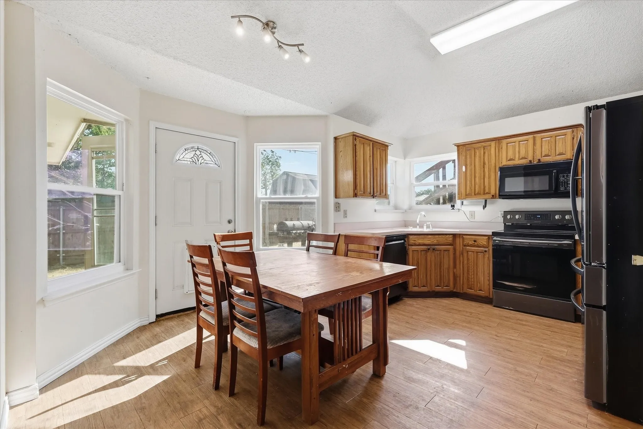 Single Family Residence For Sale in Denton County , 311 Alyse Road, Roanoke, Texas 76262, 3 Bedroom, 2 Bathroom, 2 Garage spaces, 1,548 Sqft, built in 1991, mls#21386240, Real Estate Agent in Roanoke, Homes For Sale in Denton county, Homes For Sale in Roanoke, Realtor in Roanoke Texas, Real Estate Brokerage Independent Realty Texas, Luminita Cordes Realtor