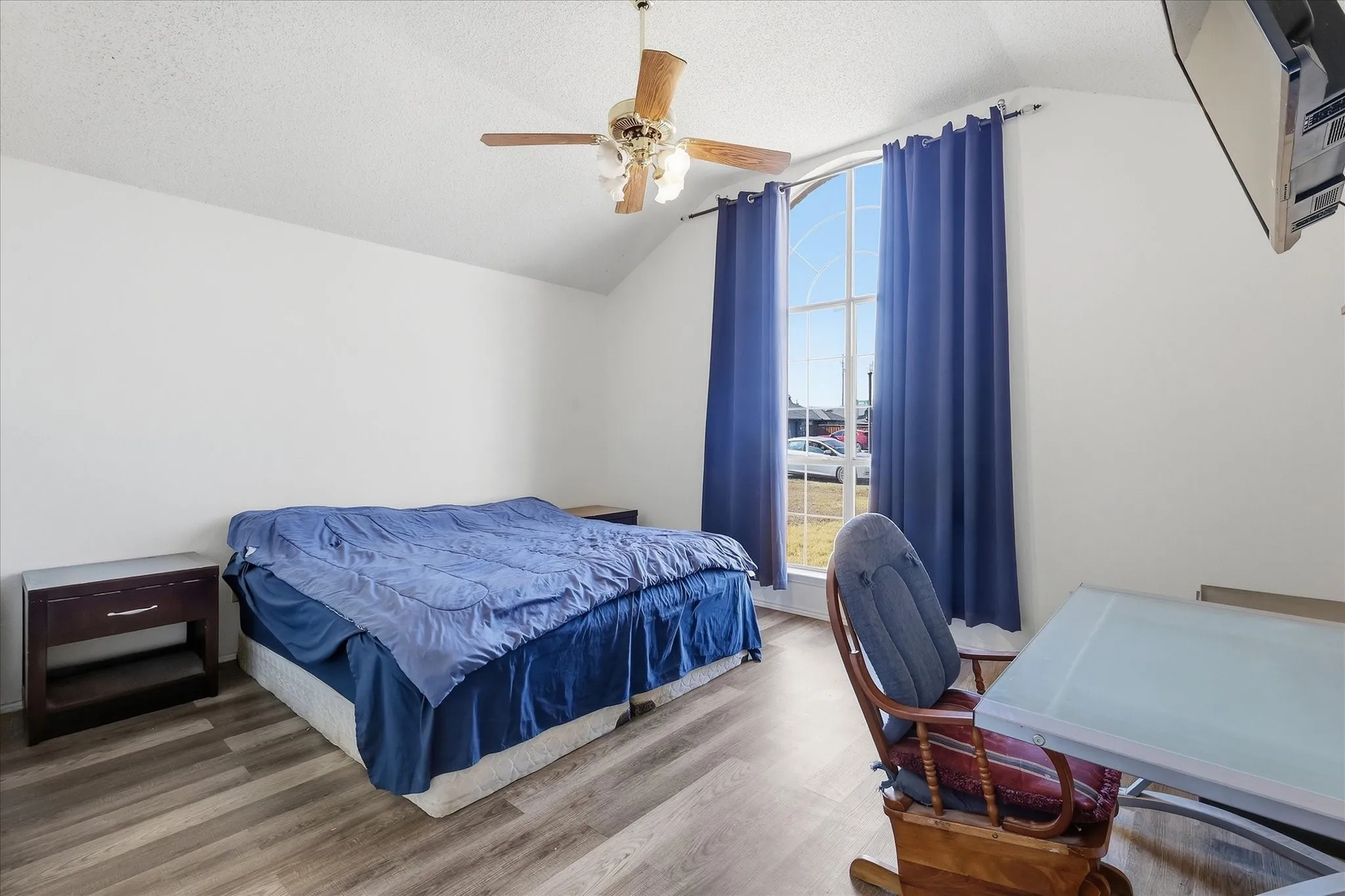Single Family Residence For Sale in Denton County , 311 Alyse Road, Roanoke, Texas 76262, 3 Bedroom, 2 Bathroom, 2 Garage spaces, 1,548 Sqft, built in 1991, mls#21386240, Real Estate Agent in Roanoke, Homes For Sale in Denton county, Homes For Sale in Roanoke, Realtor in Roanoke Texas, Real Estate Brokerage Independent Realty Texas, Luminita Cordes Realtor