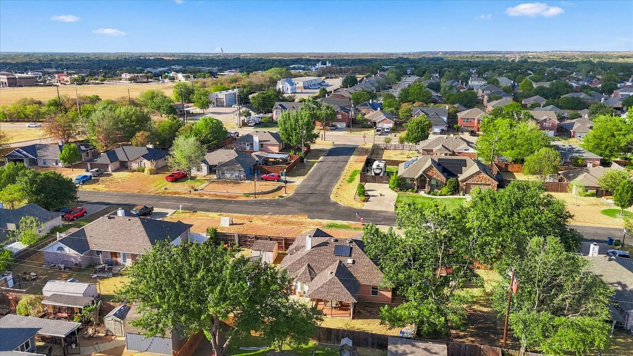 Single Family Residence For Sale in Denton County , 311 Alyse Road, Roanoke, Texas 76262, 3 Bedroom, 2 Bathroom, 2 Garage spaces, 1,548 Sqft, built in 1991, mls#21386240, Real Estate Agent in Roanoke, Homes For Sale in Denton county, Homes For Sale in Roanoke, Realtor in Roanoke Texas, Real Estate Brokerage Independent Realty Texas, Luminita Cordes Realtor