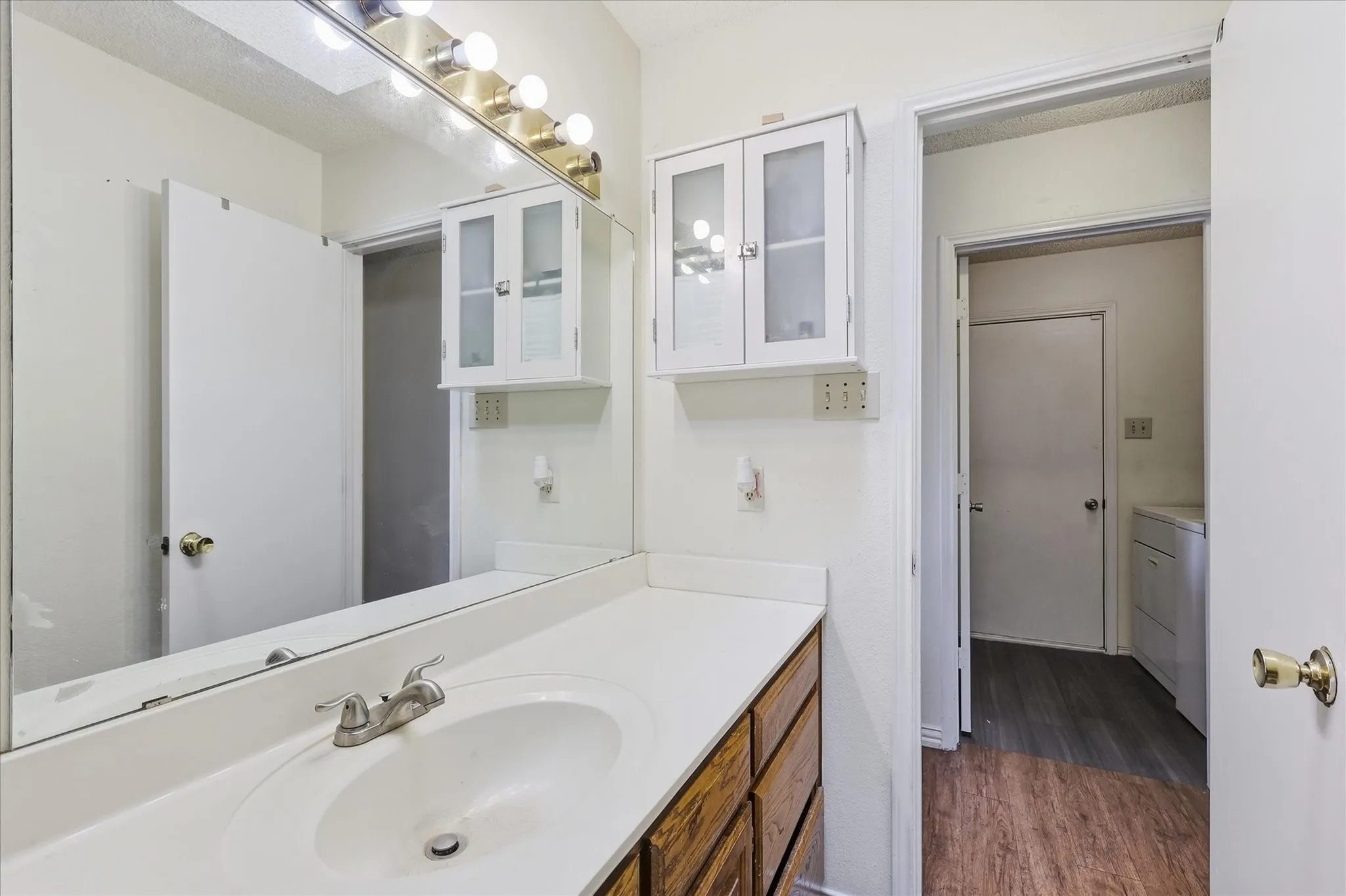 Single Family Residence For Sale in Denton County , 311 Alyse Road, Roanoke, Texas 76262, 3 Bedroom, 2 Bathroom, 2 Garage spaces, 1,548 Sqft, built in 1991, mls#21386240, Real Estate Agent in Roanoke, Homes For Sale in Denton county, Homes For Sale in Roanoke, Realtor in Roanoke Texas, Real Estate Brokerage Independent Realty Texas, Luminita Cordes Realtor