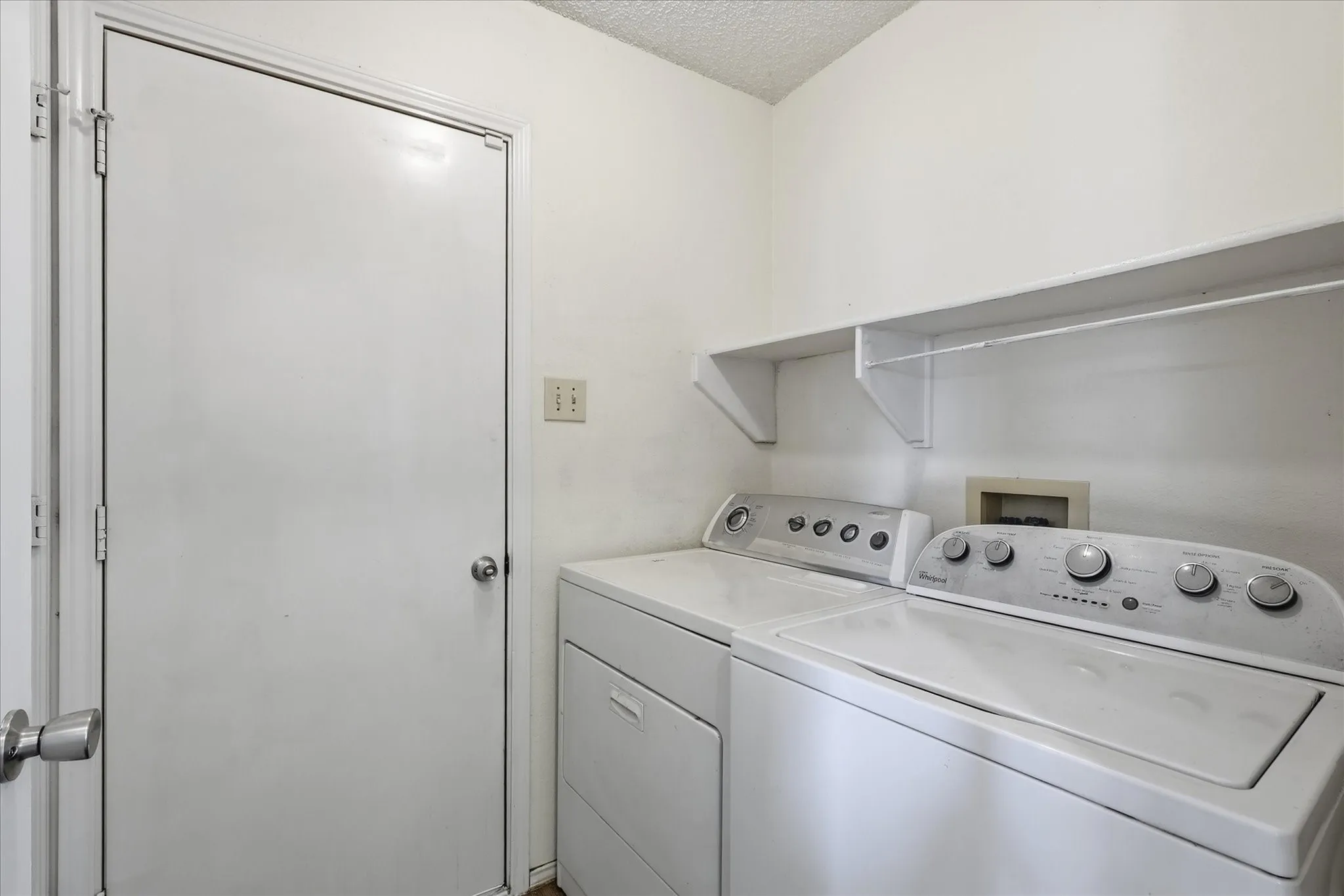 Single Family Residence For Sale in Denton County , 311 Alyse Road, Roanoke, Texas 76262, 3 Bedroom, 2 Bathroom, 2 Garage spaces, 1,548 Sqft, built in 1991, mls#21386240, Real Estate Agent in Roanoke, Homes For Sale in Denton county, Homes For Sale in Roanoke, Realtor in Roanoke Texas, Real Estate Brokerage Independent Realty Texas, Luminita Cordes Realtor