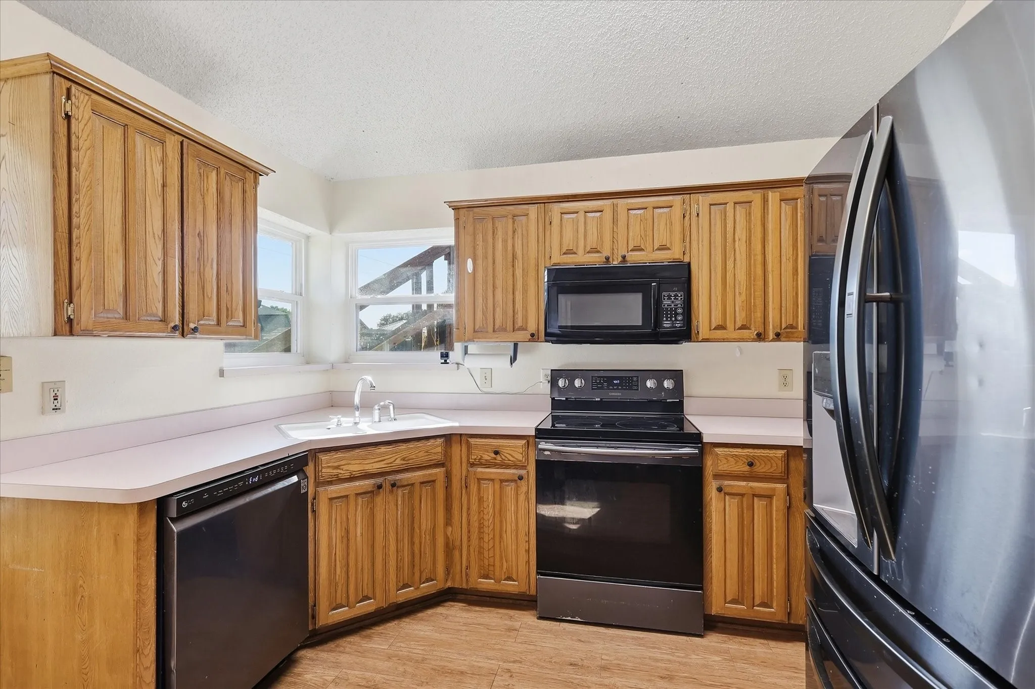 Single Family Residence For Sale in Denton County , 311 Alyse Road, Roanoke, Texas 76262, 3 Bedroom, 2 Bathroom, 2 Garage spaces, 1,548 Sqft, built in 1991, mls#21386240, Real Estate Agent in Roanoke, Homes For Sale in Denton county, Homes For Sale in Roanoke, Realtor in Roanoke Texas, Real Estate Brokerage Independent Realty Texas, Luminita Cordes Realtor