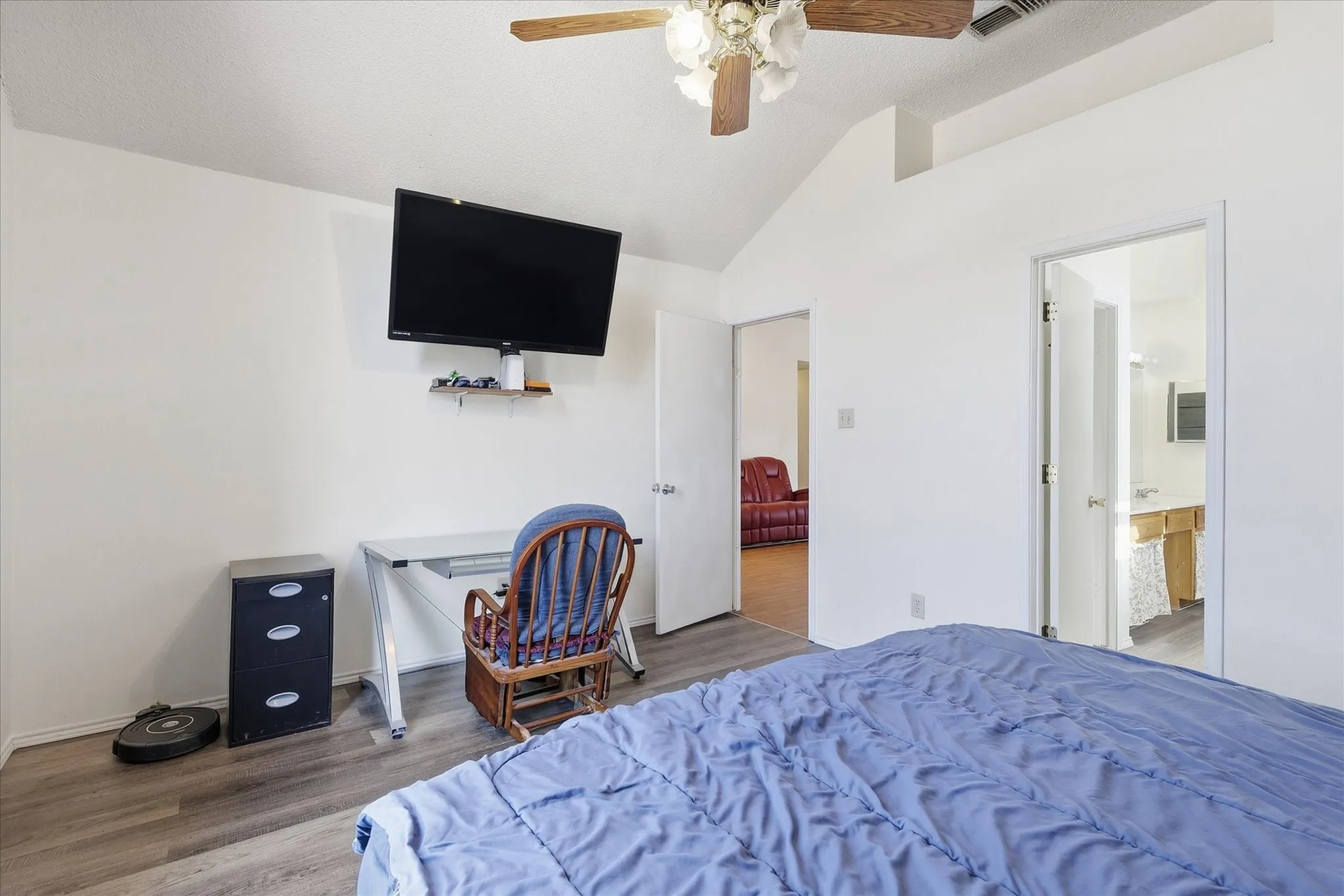 Single Family Residence For Sale in Denton County , 311 Alyse Road, Roanoke, Texas 76262, 3 Bedroom, 2 Bathroom, 2 Garage spaces, 1,548 Sqft, built in 1991, mls#21386240, Real Estate Agent in Roanoke, Homes For Sale in Denton county, Homes For Sale in Roanoke, Realtor in Roanoke Texas, Real Estate Brokerage Independent Realty Texas, Luminita Cordes Realtor