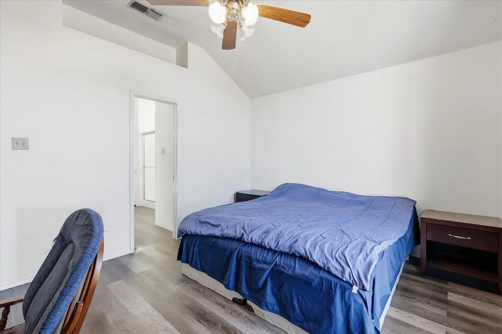 Single Family Residence For Sale in Denton County , 311 Alyse Road, Roanoke, Texas 76262, 3 Bedroom, 2 Bathroom, 2 Garage spaces, 1,548 Sqft, built in 1991, mls#21386240, Real Estate Agent in Roanoke, Homes For Sale in Denton county, Homes For Sale in Roanoke, Realtor in Roanoke Texas, Real Estate Brokerage Independent Realty Texas, Luminita Cordes Realtor