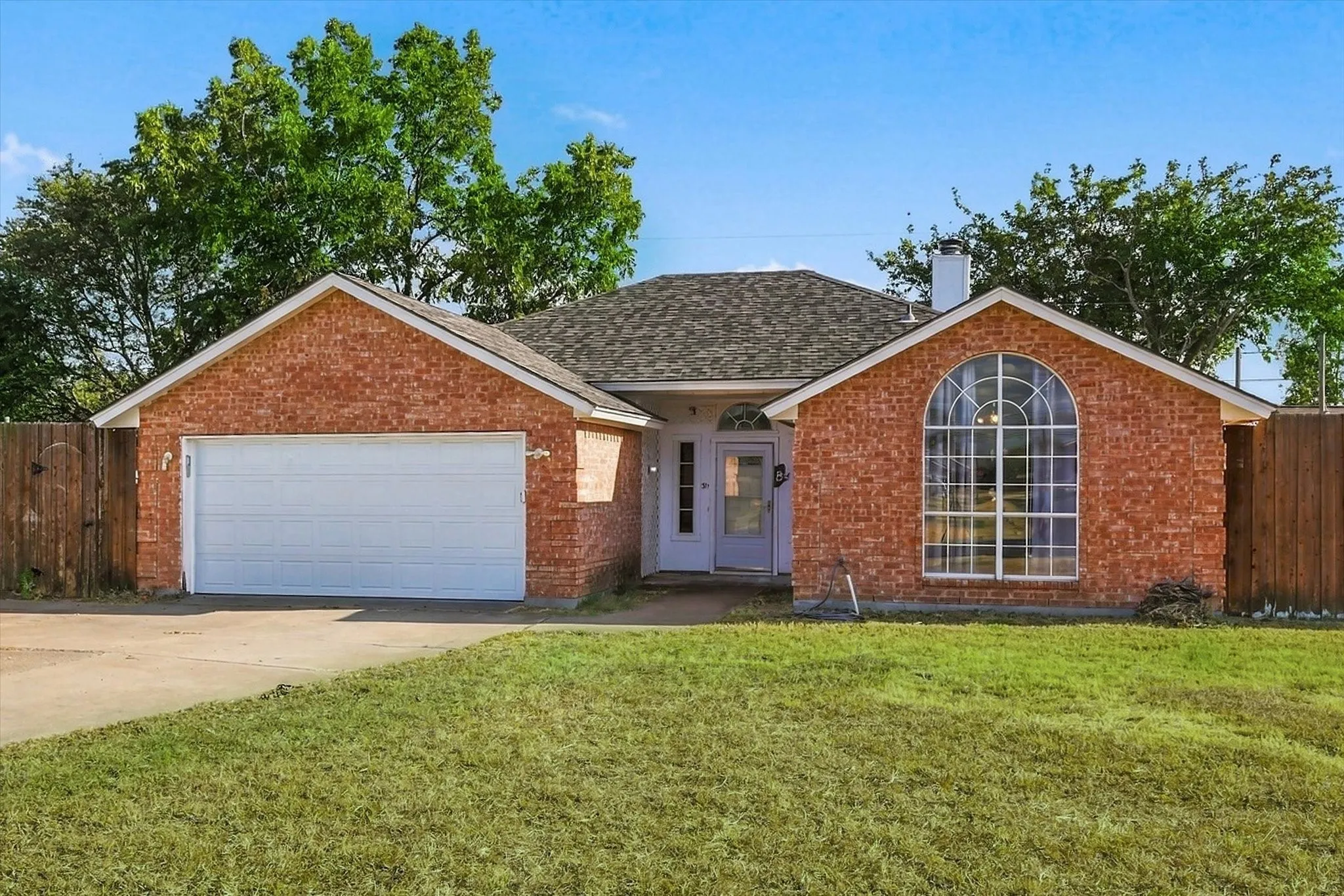 Single Family Residence For Sale in Denton County , 311 Alyse Road, Roanoke, Texas 76262, 3 Bedroom, 2 Bathroom, 2 Garage spaces, 1,548 Sqft, built in 1991, mls#21386240, Real Estate Agent in Roanoke, Homes For Sale in Denton county, Homes For Sale in Roanoke, Realtor in Roanoke Texas, Real Estate Brokerage Independent Realty Texas, Luminita Cordes Realtor