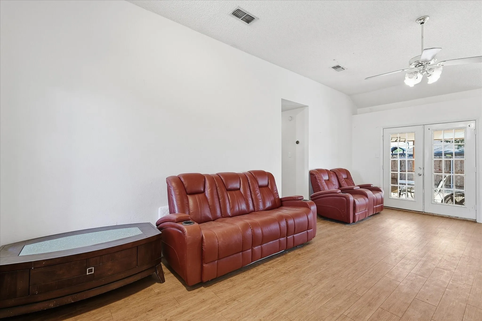 Single Family Residence For Sale in Denton County , 311 Alyse Road, Roanoke, Texas 76262, 3 Bedroom, 2 Bathroom, 2 Garage spaces, 1,548 Sqft, built in 1991, mls#21386240, Real Estate Agent in Roanoke, Homes For Sale in Denton county, Homes For Sale in Roanoke, Realtor in Roanoke Texas, Real Estate Brokerage Independent Realty Texas, Luminita Cordes Realtor