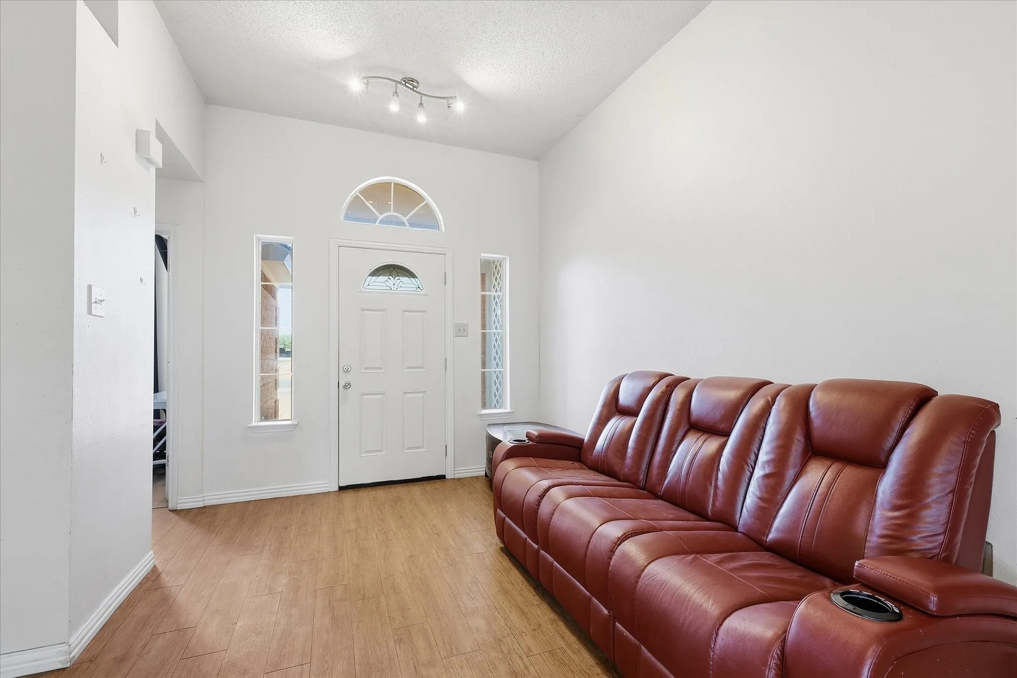 Single Family Residence For Sale in Denton County , 311 Alyse Road, Roanoke, Texas 76262, 3 Bedroom, 2 Bathroom, 2 Garage spaces, 1,548 Sqft, built in 1991, mls#21386240, Real Estate Agent in Roanoke, Homes For Sale in Denton county, Homes For Sale in Roanoke, Realtor in Roanoke Texas, Real Estate Brokerage Independent Realty Texas, Luminita Cordes Realtor
