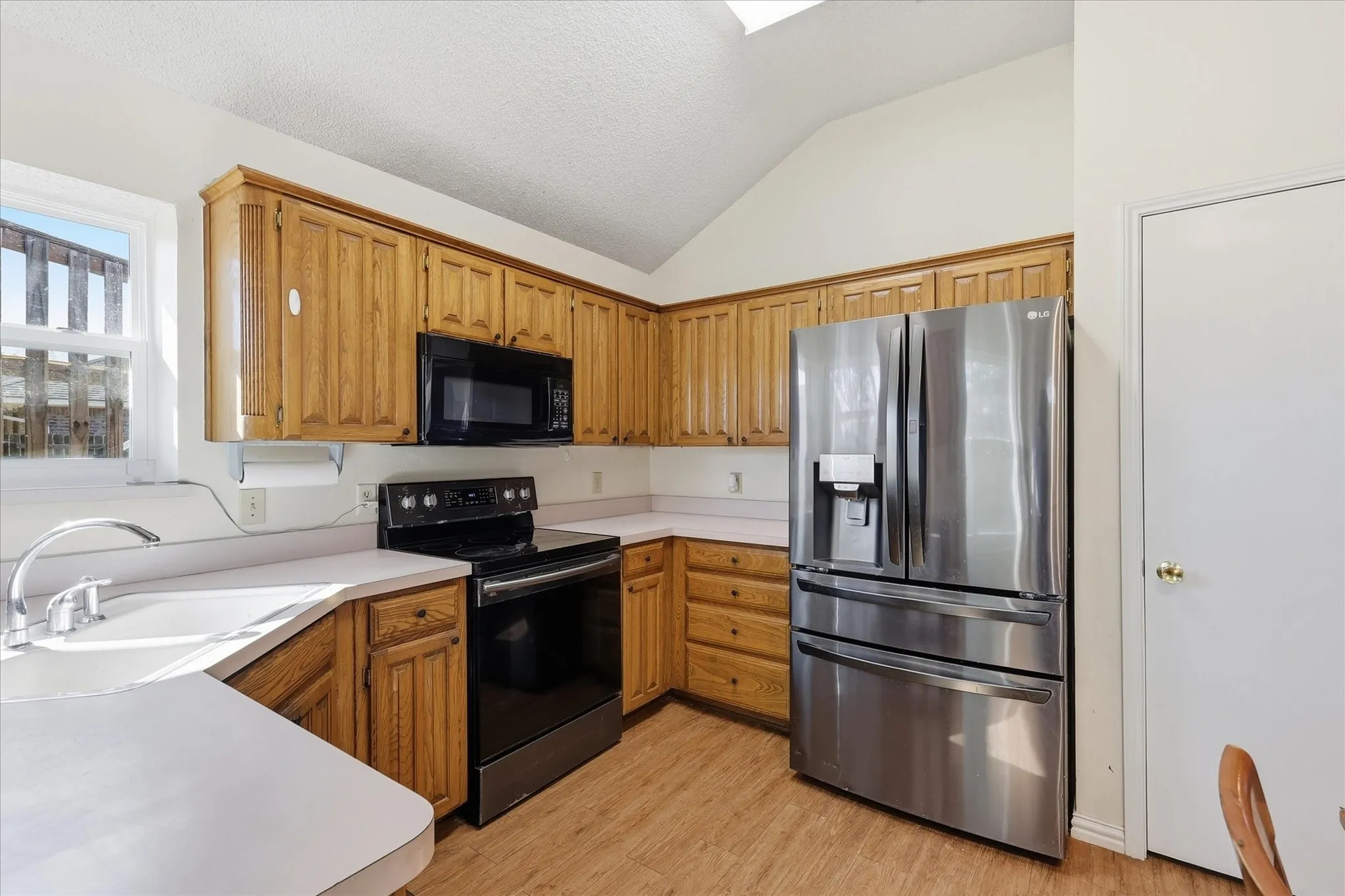 Single Family Residence For Sale in Denton County , 311 Alyse Road, Roanoke, Texas 76262, 3 Bedroom, 2 Bathroom, 2 Garage spaces, 1,548 Sqft, built in 1991, mls#21386240, Real Estate Agent in Roanoke, Homes For Sale in Denton county, Homes For Sale in Roanoke, Realtor in Roanoke Texas, Real Estate Brokerage Independent Realty Texas, Luminita Cordes Realtor