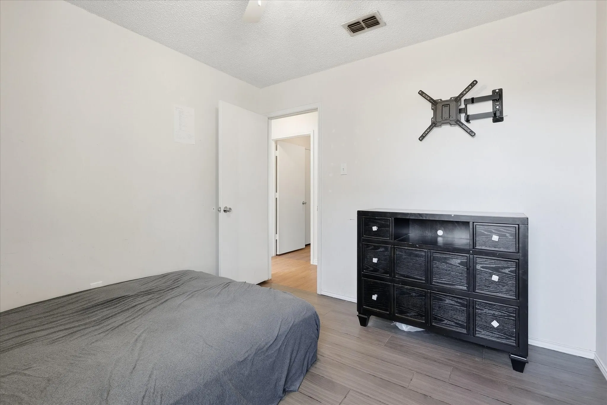 Single Family Residence For Sale in Denton County , 311 Alyse Road, Roanoke, Texas 76262, 3 Bedroom, 2 Bathroom, 2 Garage spaces, 1,548 Sqft, built in 1991, mls#21386240, Real Estate Agent in Roanoke, Homes For Sale in Denton county, Homes For Sale in Roanoke, Realtor in Roanoke Texas, Real Estate Brokerage Independent Realty Texas, Luminita Cordes Realtor